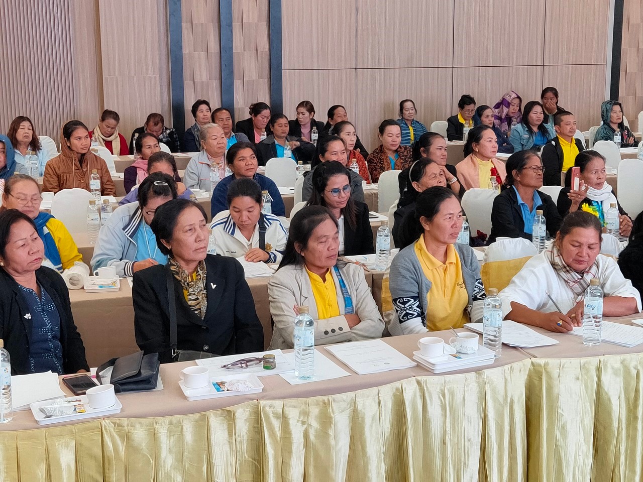 พช.หนองคาย โครงการส่งเสริมทักษะอาชีพสตรี เพื่อการบริหารจัดการหนี้ กิจกรรมที่ 1 ประชุมเสริมทักษะอาชีพสตรีเพื่อการบริหารจัดการหนี้