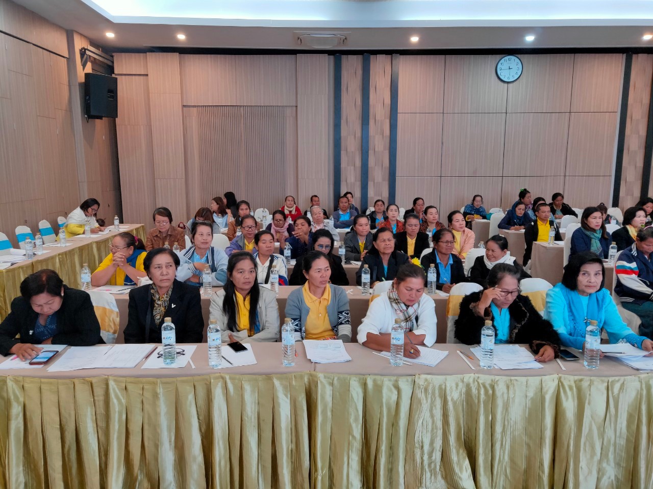 พช.หนองคาย โครงการส่งเสริมทักษะอาชีพสตรี เพื่อการบริหารจัดการหนี้ กิจกรรมที่ 1 ประชุมเสริมทักษะอาชีพสตรีเพื่อการบริหารจัดการหนี้