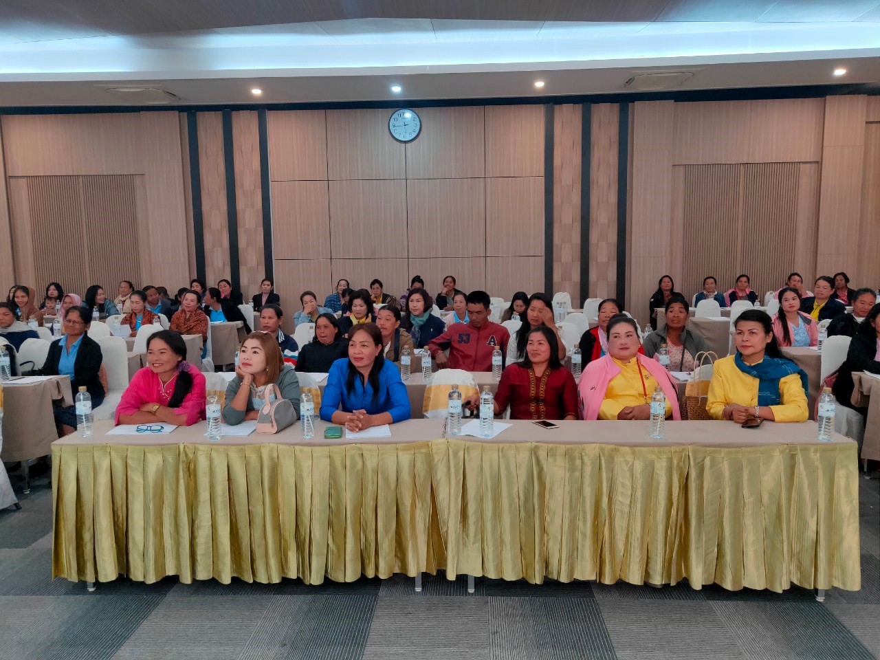 พช.หนองคาย โครงการส่งเสริมทักษะอาชีพสตรี เพื่อการบริหารจัดการหนี้ กิจกรรมที่ 1 ประชุมเสริมทักษะอาชีพสตรีเพื่อการบริหารจัดการหนี้