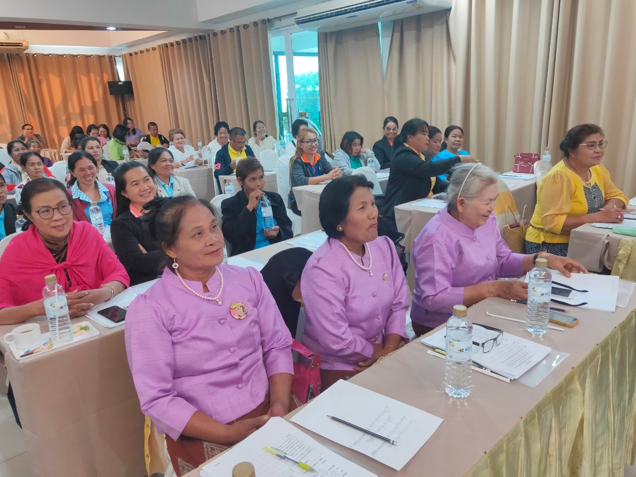 พช.หนองคาย …. ประชุมเชิงปฏิบัติการพัฒนากลุ่มอาชีพสมาชิกกองทุนพัฒนาบทบาทสตรี