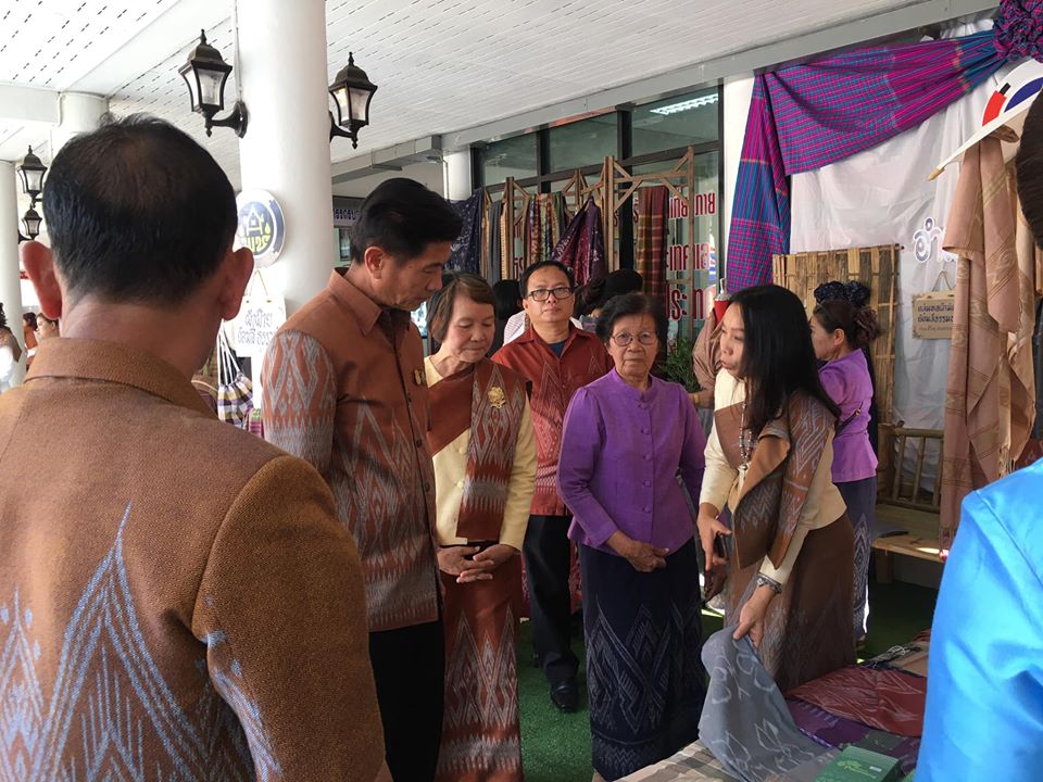 สำนักงานพัฒนาชุมชนจังหวัดหนองคาย ได้จัดโครงการสืบสานอนุรักษ์ศิลป์ผ้าถิ่นไทย ดำรงไว้ในแผ่นดิน