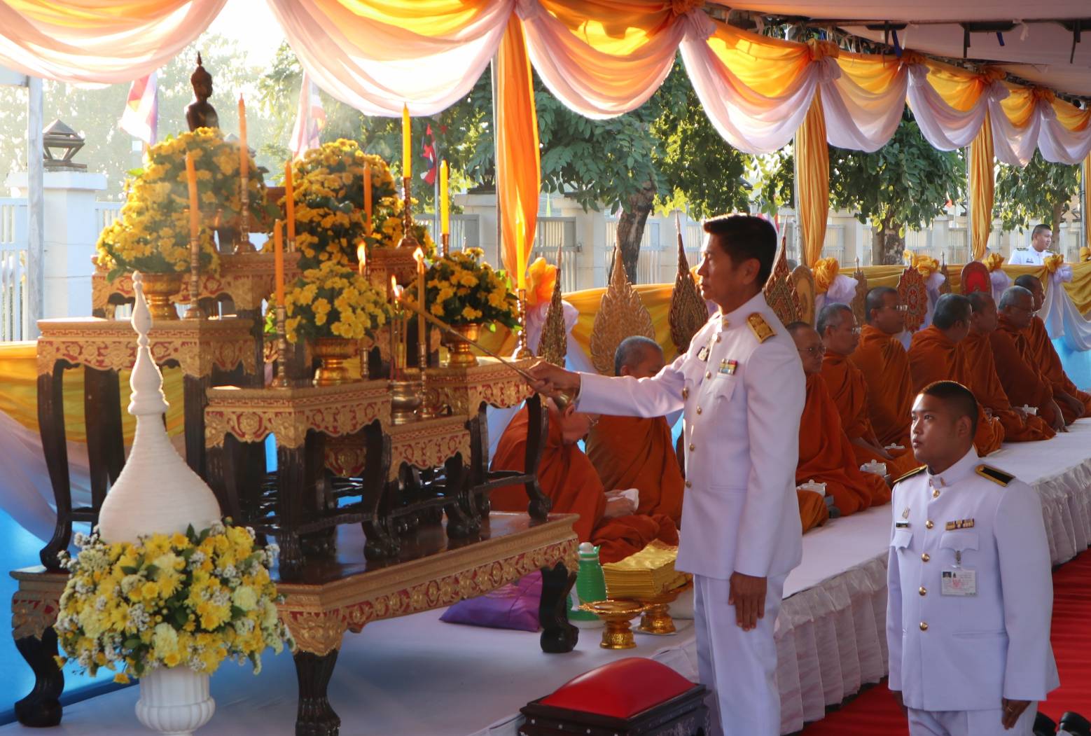 พช.หนองคาย ร่ร่วมพิธีทำบุญตักบาตรเนื่องในวันพ่อแห่งชาติ 5 ธันวาคม 2562