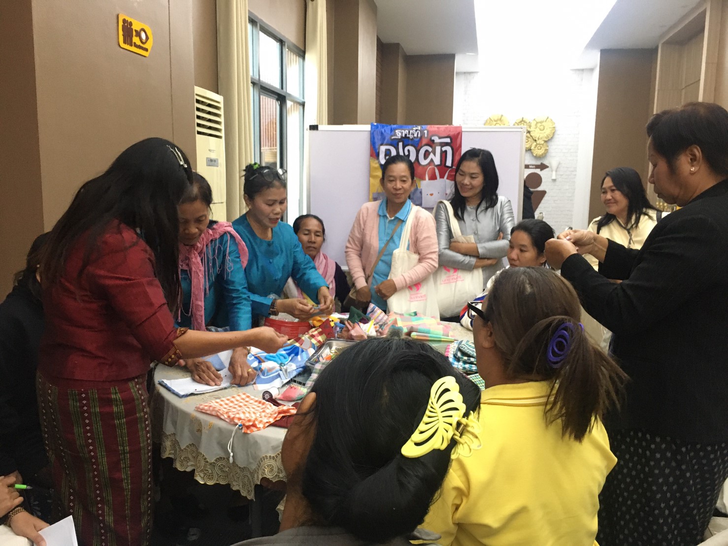 พช.หนองคาย โครงการส่งเสริมทักษะอาชีพสตรี เพื่อการบริหารจัดการหนี้ กิจกรรมที่ 1 ประชุมเสริมทักษะอาชีพสตรีเพื่อการบริหารจัดการหนี้