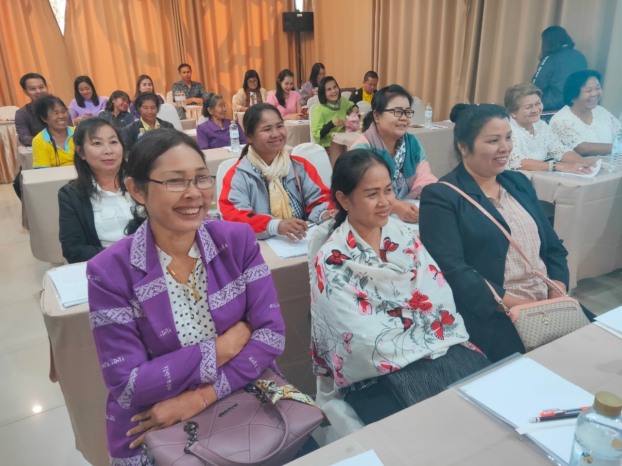 พช.หนองคาย …. ประชุมเชิงปฏิบัติการพัฒนากลุ่มอาชีพสมาชิกกองทุนพัฒนาบทบาทสตรี