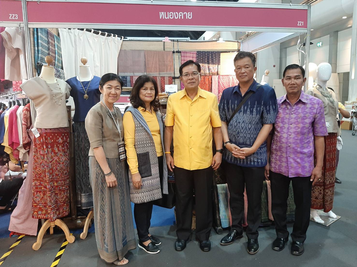 รองผู้ว่าฯ หนองคาย พร้อมผู้บริหาร พช.หนองคาย ร่วมพิธีเปิด OTOP City 2019