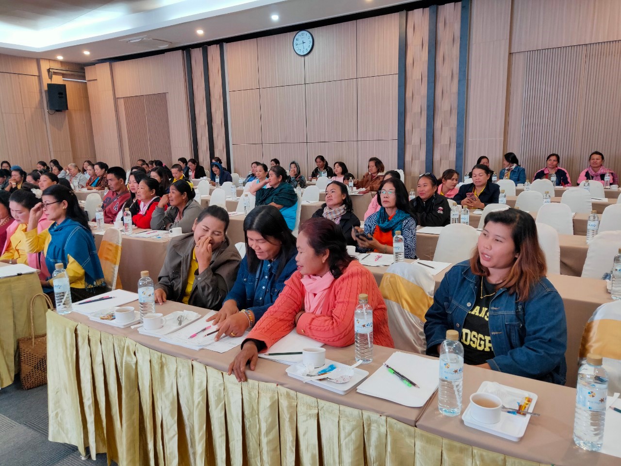 พช.หนองคาย โครงการส่งเสริมทักษะอาชีพสตรี เพื่อการบริหารจัดการหนี้ กิจกรรมที่ 1 ประชุมเสริมทักษะอาชีพสตรีเพื่อการบริหารจัดการหนี้