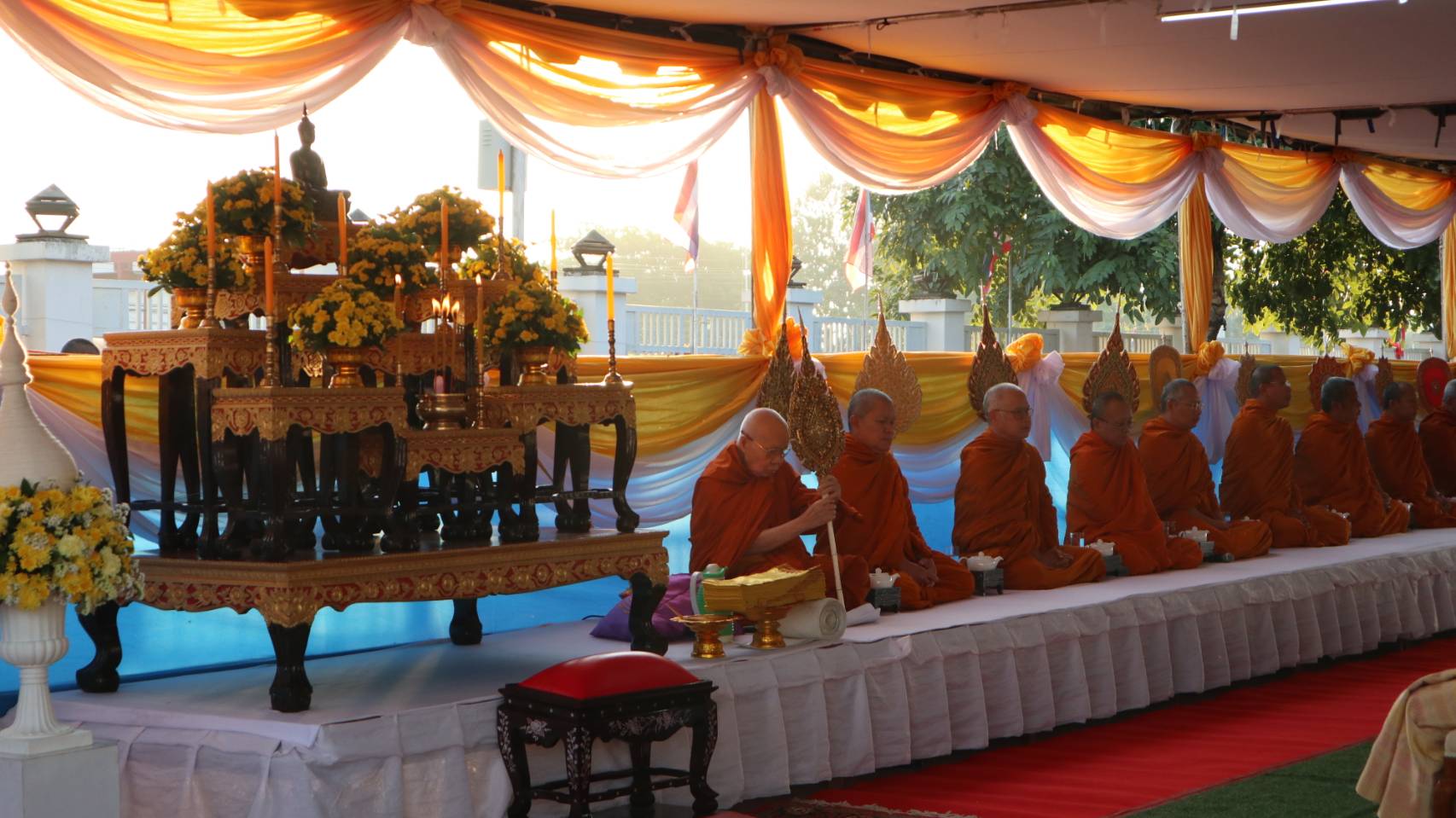 พช.หนองคาย ร่ร่วมพิธีทำบุญตักบาตรเนื่องในวันพ่อแห่งชาติ 5 ธันวาคม 2562