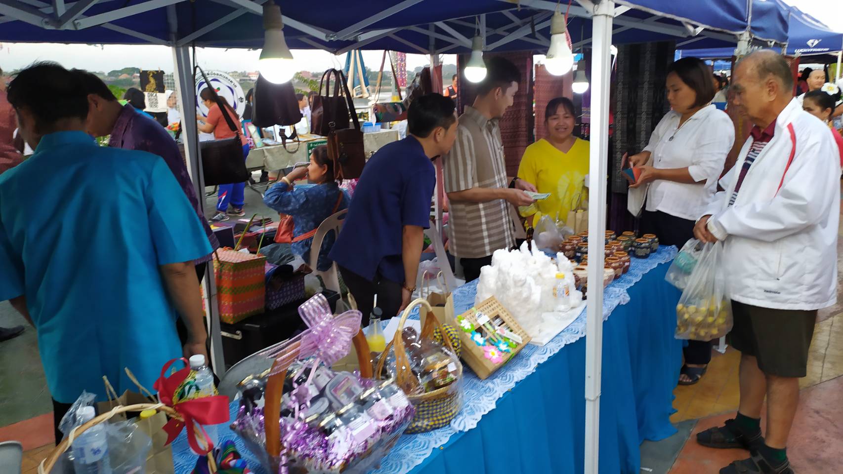 หนองคาย… Kick off  “เดิน กิน ชิม เที่ยว” ณ ถนนแคมของ