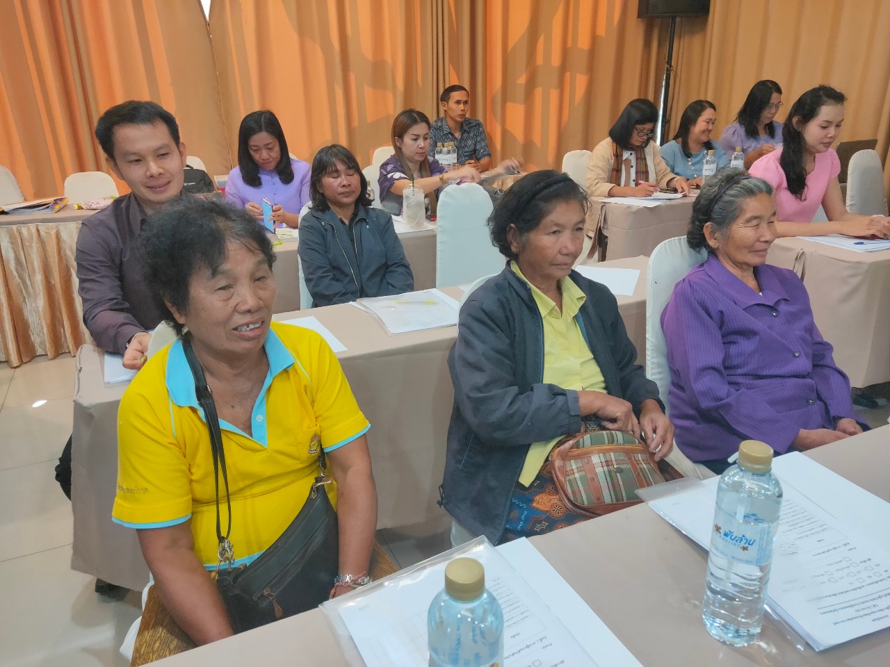 พช.หนองคาย …. ประชุมเชิงปฏิบัติการพัฒนากลุ่มอาชีพสมาชิกกองทุนพัฒนาบทบาทสตรี
