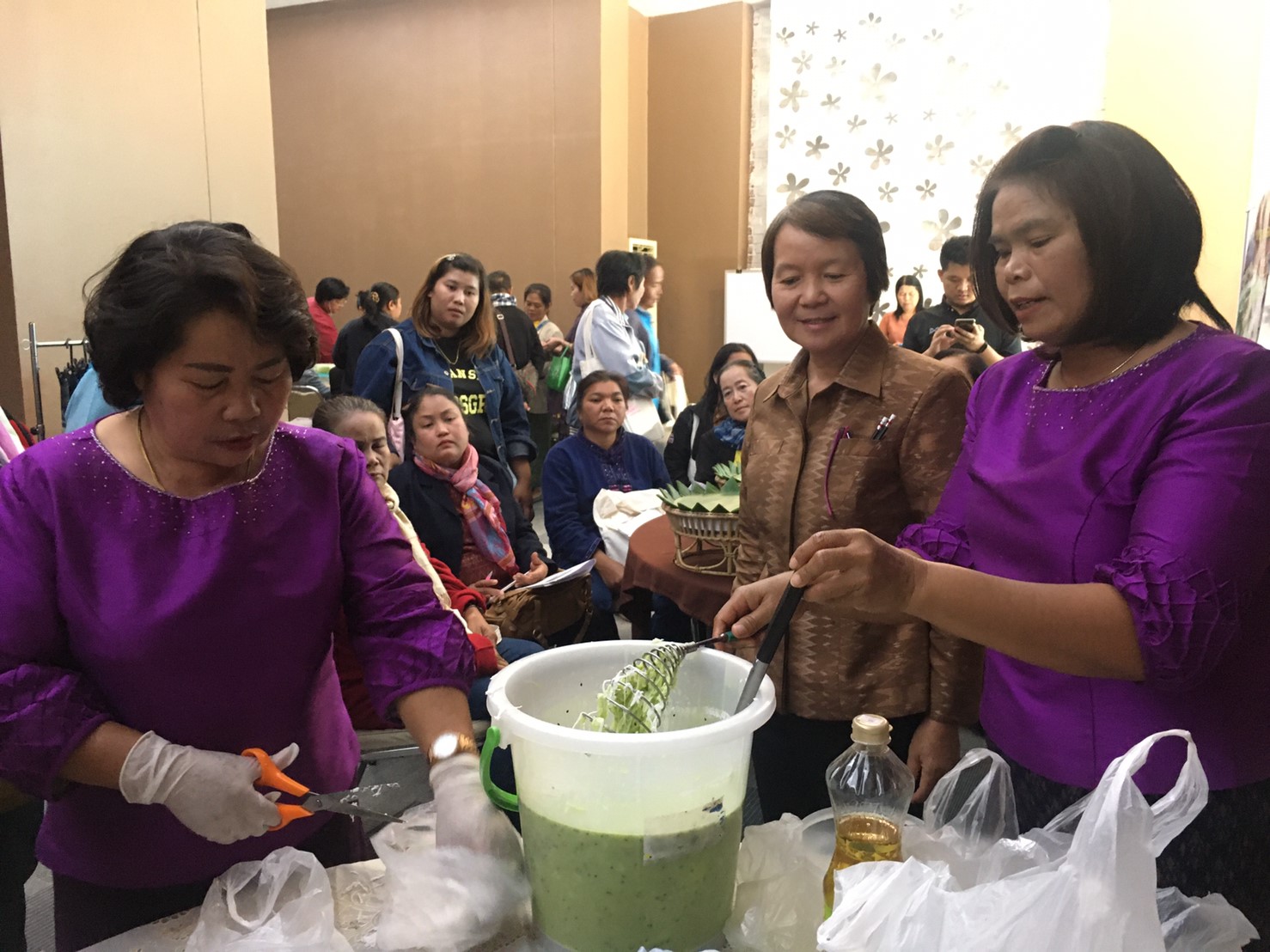 พช.หนองคาย โครงการส่งเสริมทักษะอาชีพสตรี เพื่อการบริหารจัดการหนี้ กิจกรรมที่ 1 ประชุมเสริมทักษะอาชีพสตรีเพื่อการบริหารจัดการหนี้