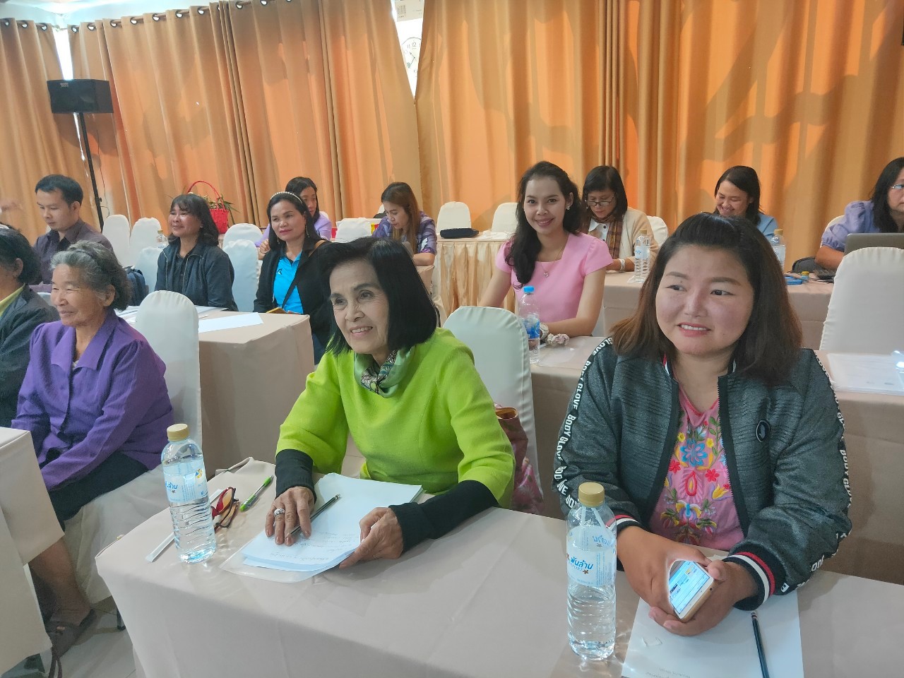 พช.หนองคาย …. ประชุมเชิงปฏิบัติการพัฒนากลุ่มอาชีพสมาชิกกองทุนพัฒนาบทบาทสตรี