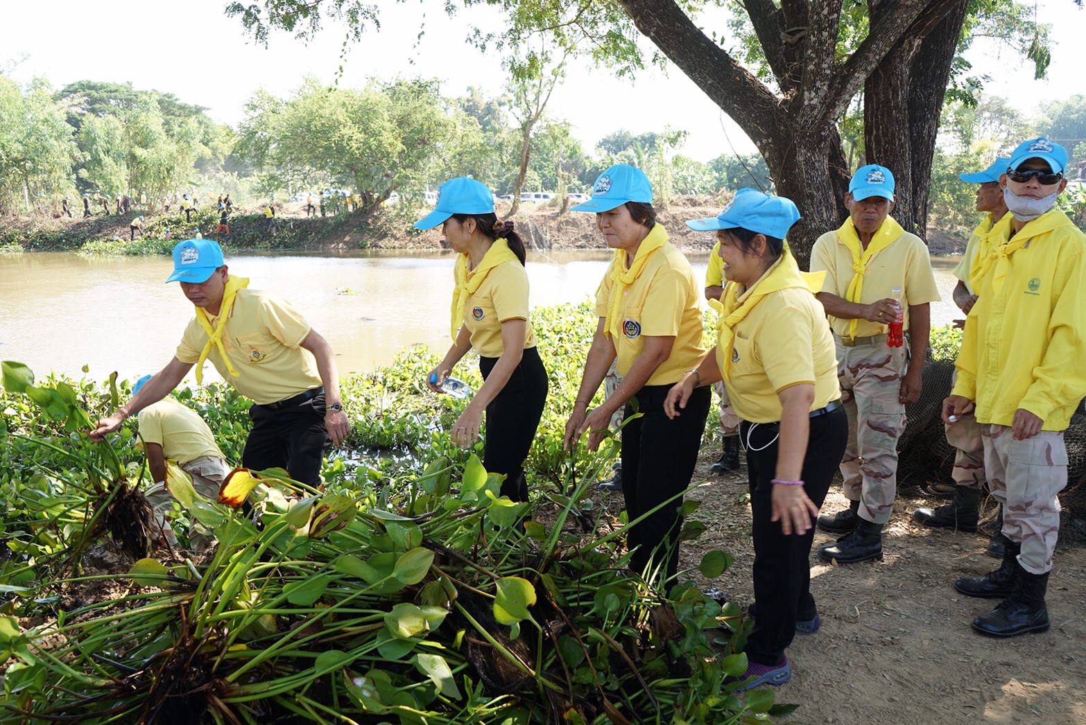 พช.หนองคาย ร่วม กิจกรรมจิตอาสาพัฒนา เนื่องในวันคล้ายวันพระบรมสมภพ พระบาทสมเด็จพระบรมชนกาธิเบศร มหาภูมิพลอดุลยเดชมหาราช บรมนาถบพิตร “กิจกรรมพัฒนาการภูมิทัศน์หนองไผ่เกี้ย”