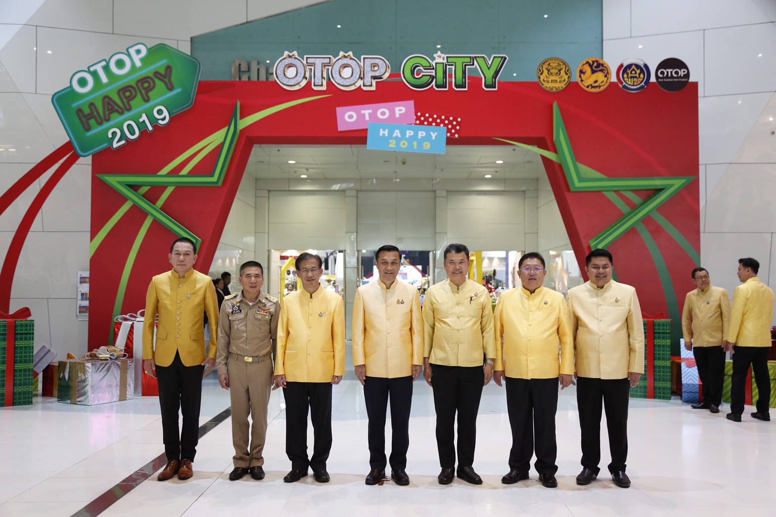 รองผู้ว่าฯ หนองคาย พร้อมผู้บริหาร พช.หนองคาย ร่วมพิธีเปิด OTOP City 2019