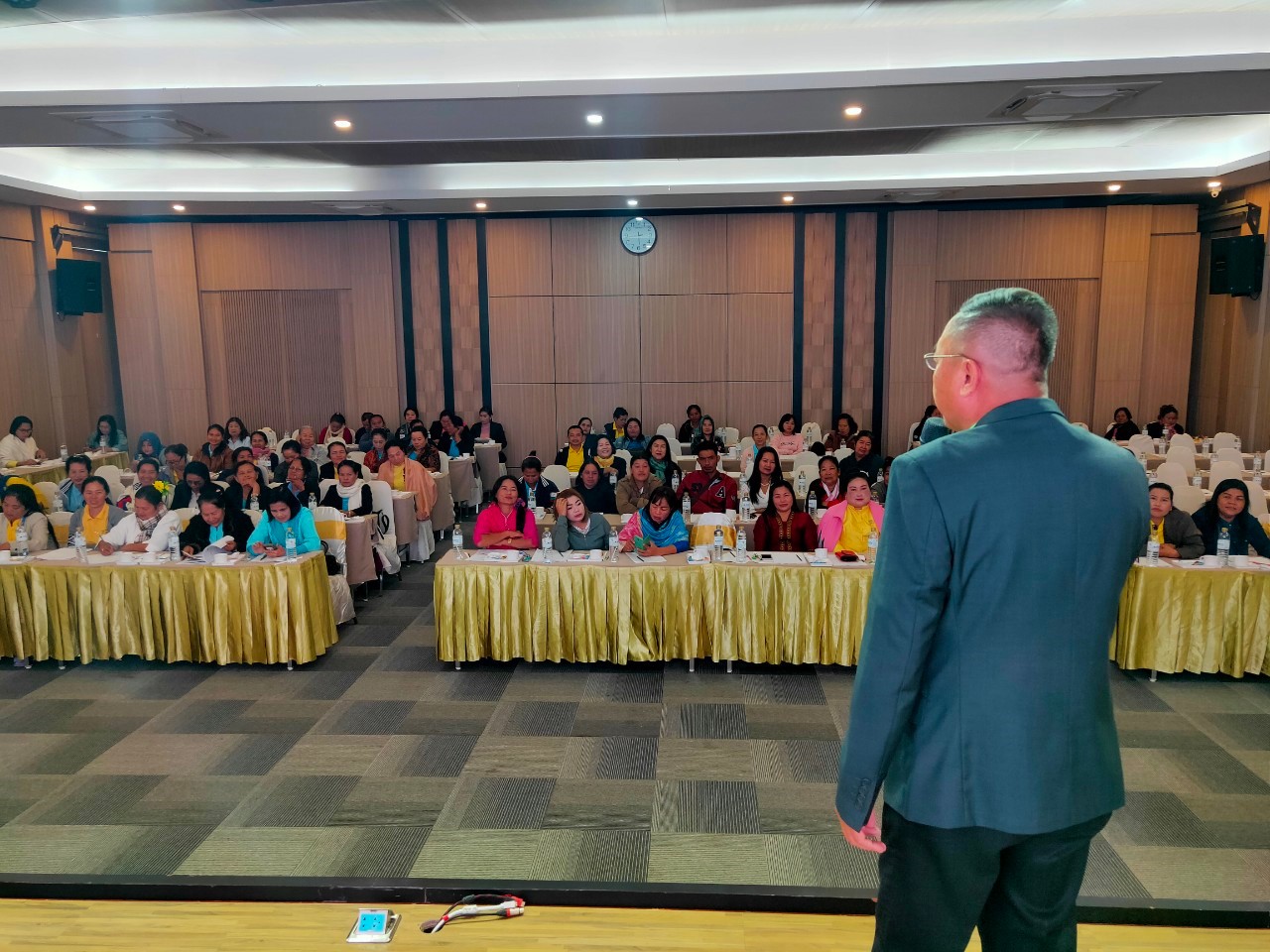 พช.หนองคาย โครงการส่งเสริมทักษะอาชีพสตรี เพื่อการบริหารจัดการหนี้ กิจกรรมที่ 1 ประชุมเสริมทักษะอาชีพสตรีเพื่อการบริหารจัดการหนี้