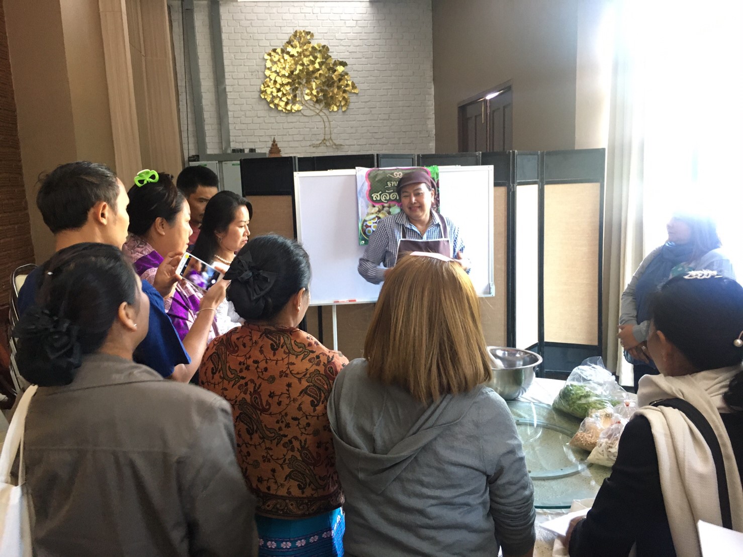 พช.หนองคาย โครงการส่งเสริมทักษะอาชีพสตรี เพื่อการบริหารจัดการหนี้ กิจกรรมที่ 1 ประชุมเสริมทักษะอาชีพสตรีเพื่อการบริหารจัดการหนี้