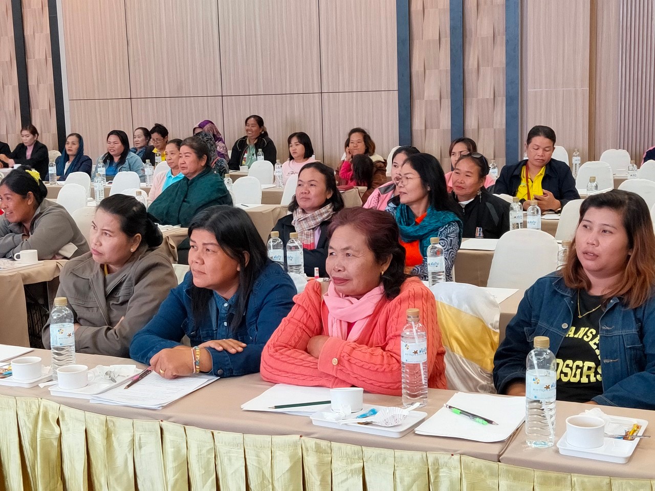 พช.หนองคาย โครงการส่งเสริมทักษะอาชีพสตรี เพื่อการบริหารจัดการหนี้ กิจกรรมที่ 1 ประชุมเสริมทักษะอาชีพสตรีเพื่อการบริหารจัดการหนี้