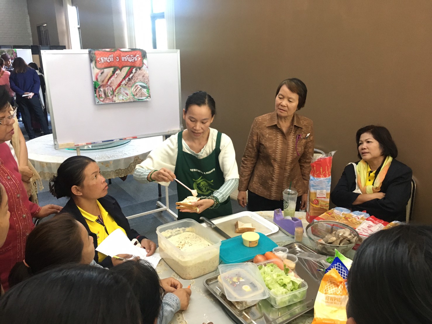 พช.หนองคาย โครงการส่งเสริมทักษะอาชีพสตรี เพื่อการบริหารจัดการหนี้ กิจกรรมที่ 1 ประชุมเสริมทักษะอาชีพสตรีเพื่อการบริหารจัดการหนี้