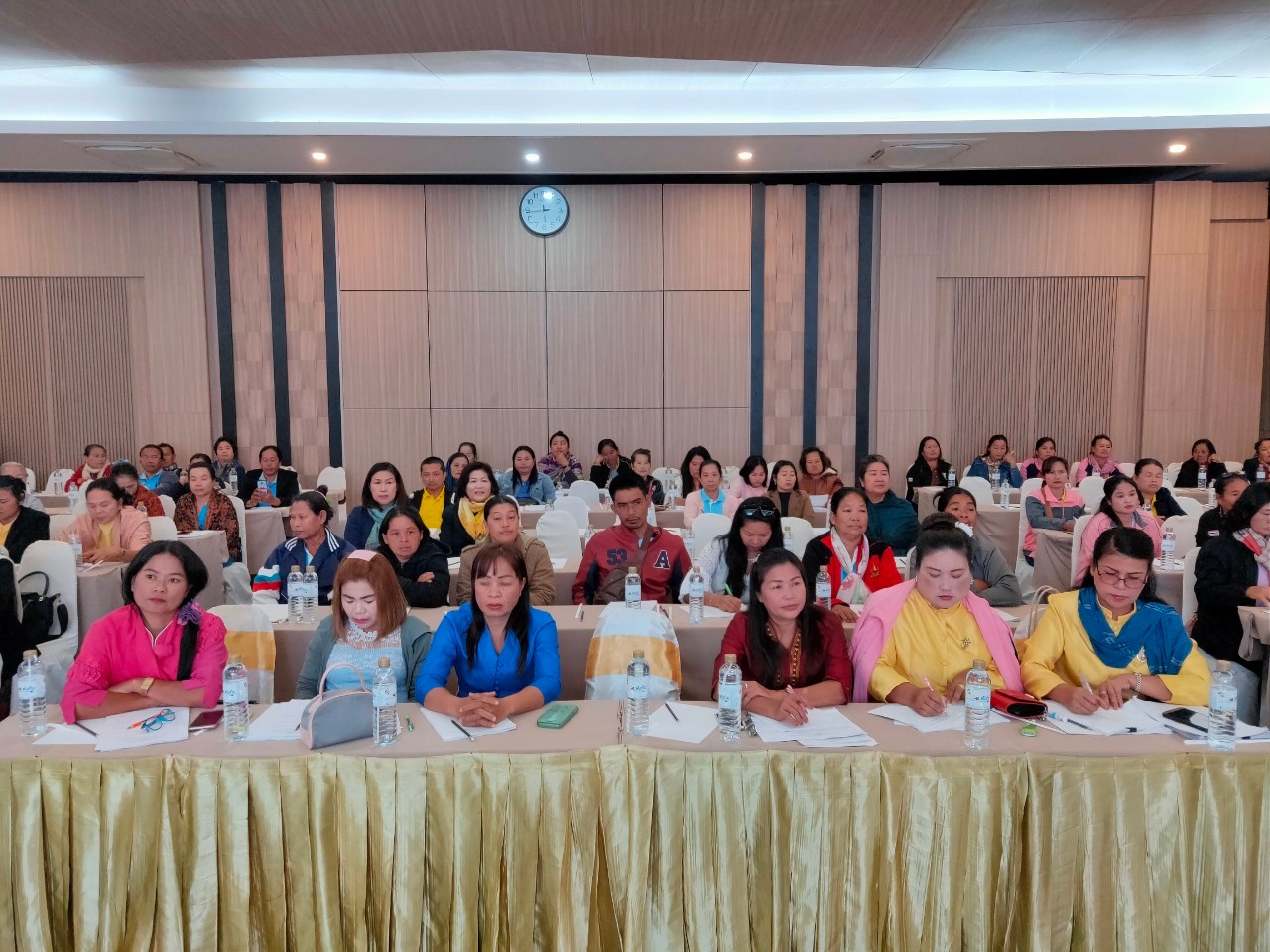 พช.หนองคาย โครงการส่งเสริมทักษะอาชีพสตรี เพื่อการบริหารจัดการหนี้ กิจกรรมที่ 1 ประชุมเสริมทักษะอาชีพสตรีเพื่อการบริหารจัดการหนี้