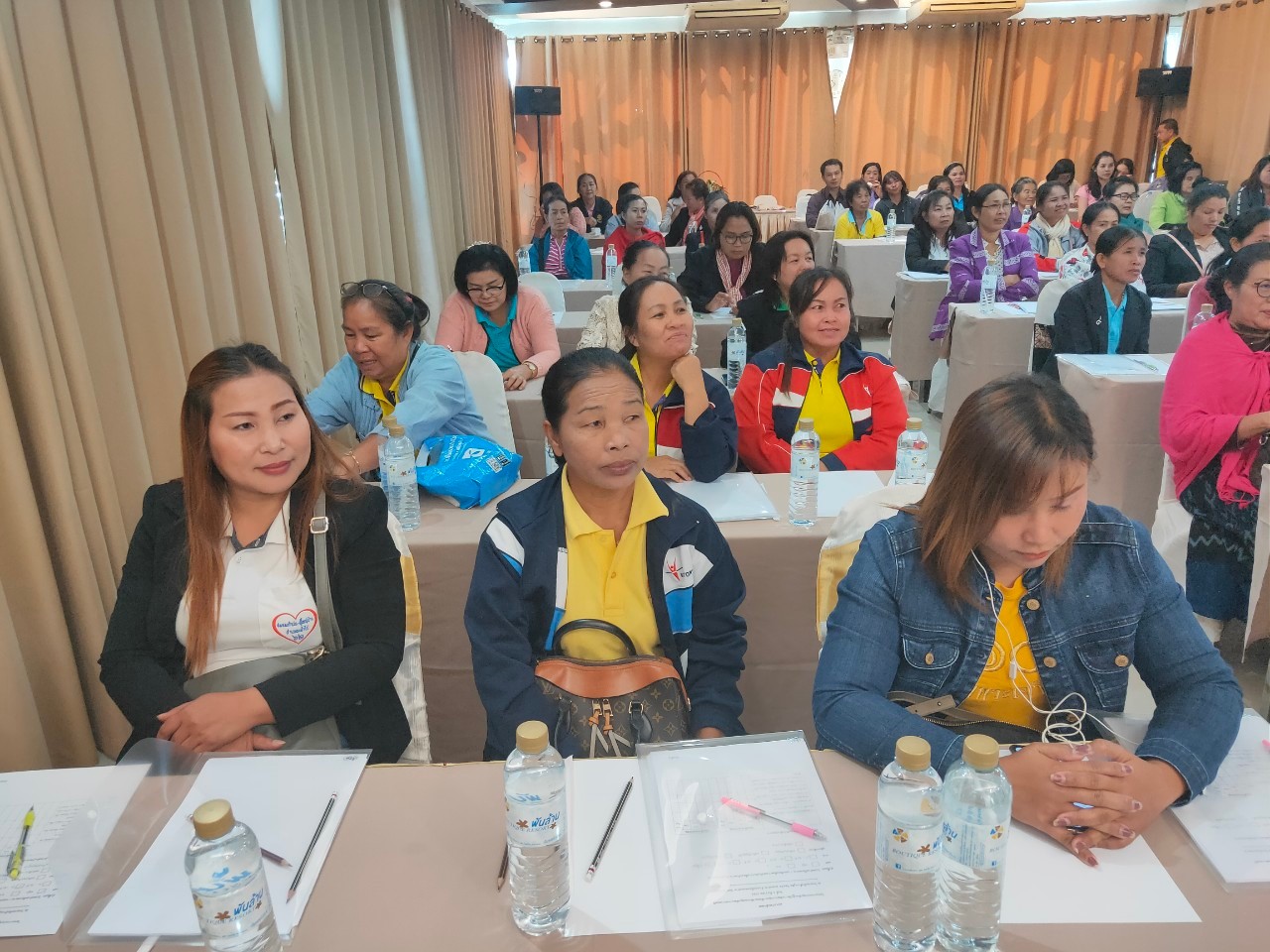 พช.หนองคาย …. ประชุมเชิงปฏิบัติการพัฒนากลุ่มอาชีพสมาชิกกองทุนพัฒนาบทบาทสตรี