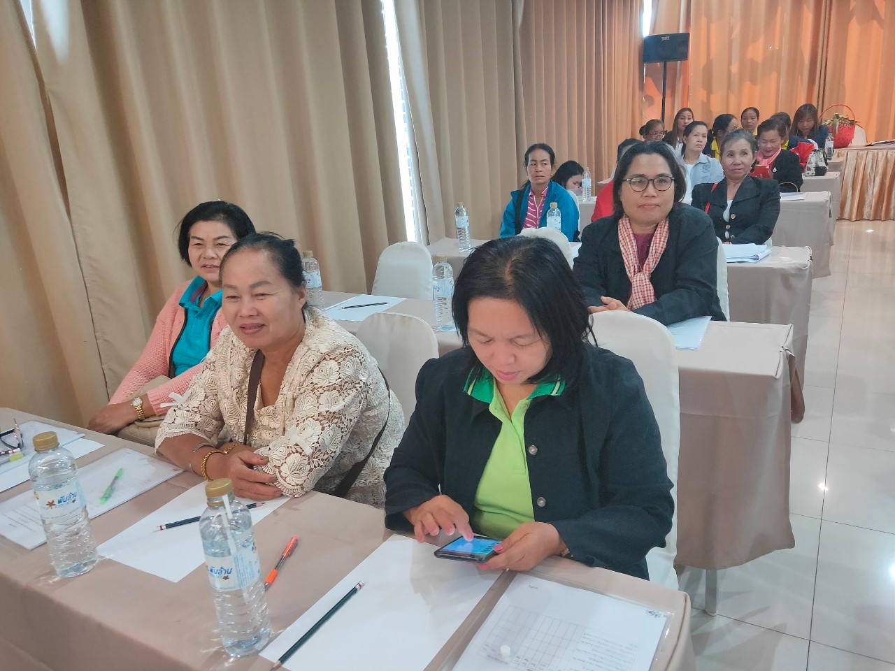 พช.หนองคาย …. ประชุมเชิงปฏิบัติการพัฒนากลุ่มอาชีพสมาชิกกองทุนพัฒนาบทบาทสตรี