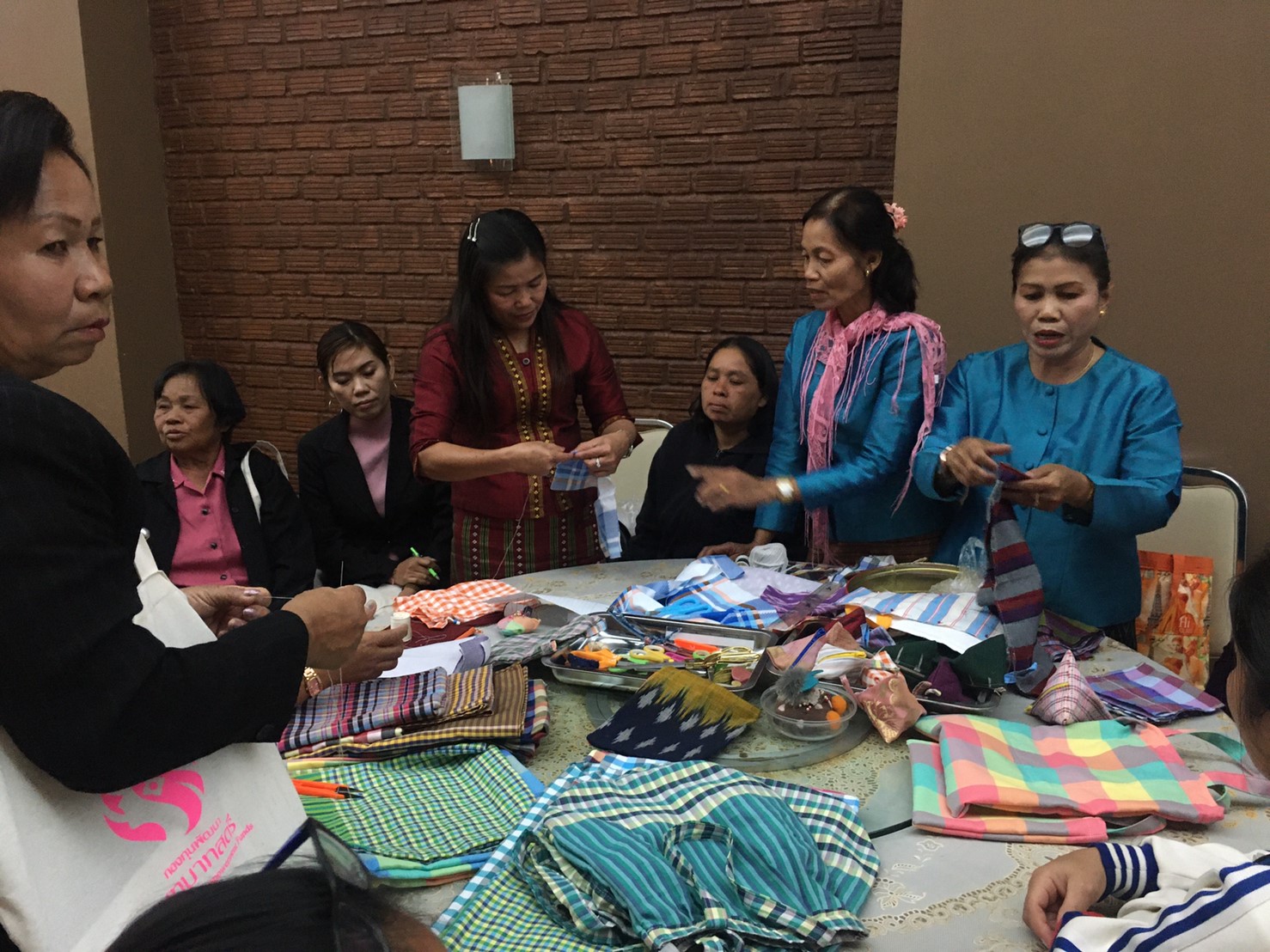 พช.หนองคาย โครงการส่งเสริมทักษะอาชีพสตรี เพื่อการบริหารจัดการหนี้ กิจกรรมที่ 1 ประชุมเสริมทักษะอาชีพสตรีเพื่อการบริหารจัดการหนี้