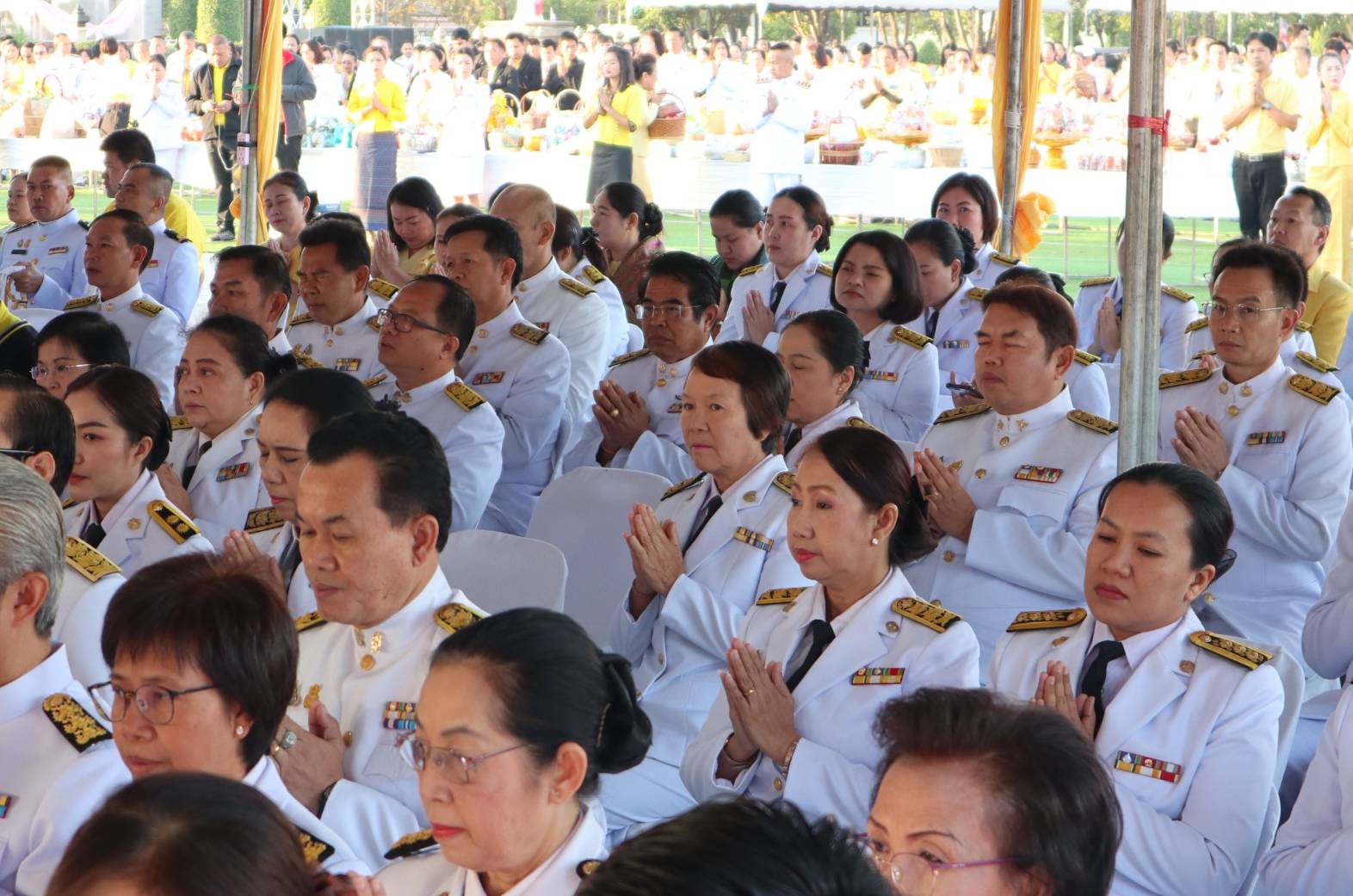 พช.หนองคาย ร่ร่วมพิธีทำบุญตักบาตรเนื่องในวันพ่อแห่งชาติ 5 ธันวาคม 2562