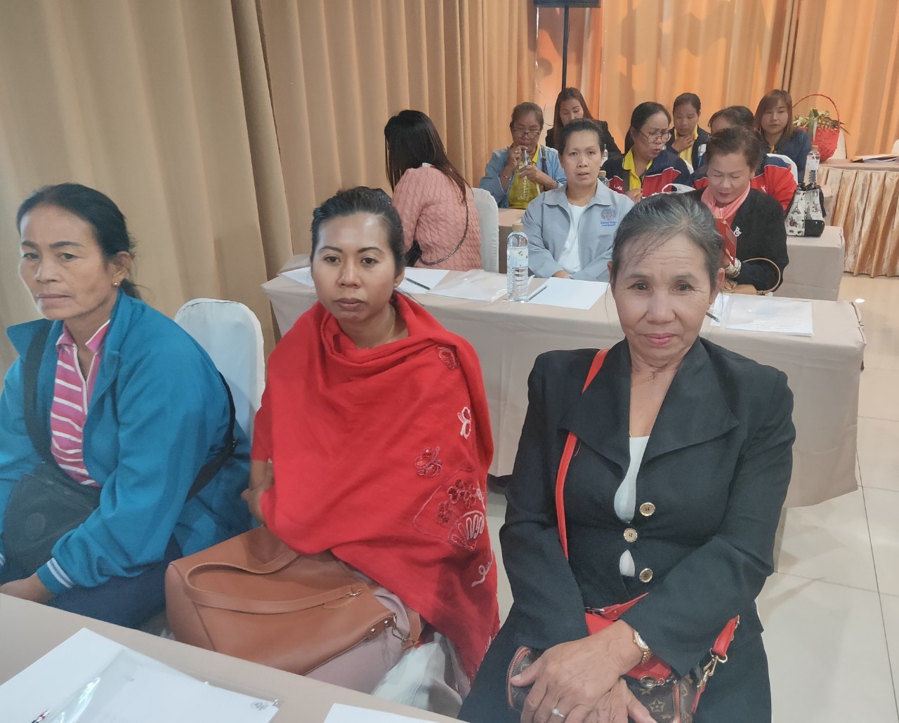 พช.หนองคาย …. ประชุมเชิงปฏิบัติการพัฒนากลุ่มอาชีพสมาชิกกองทุนพัฒนาบทบาทสตรี