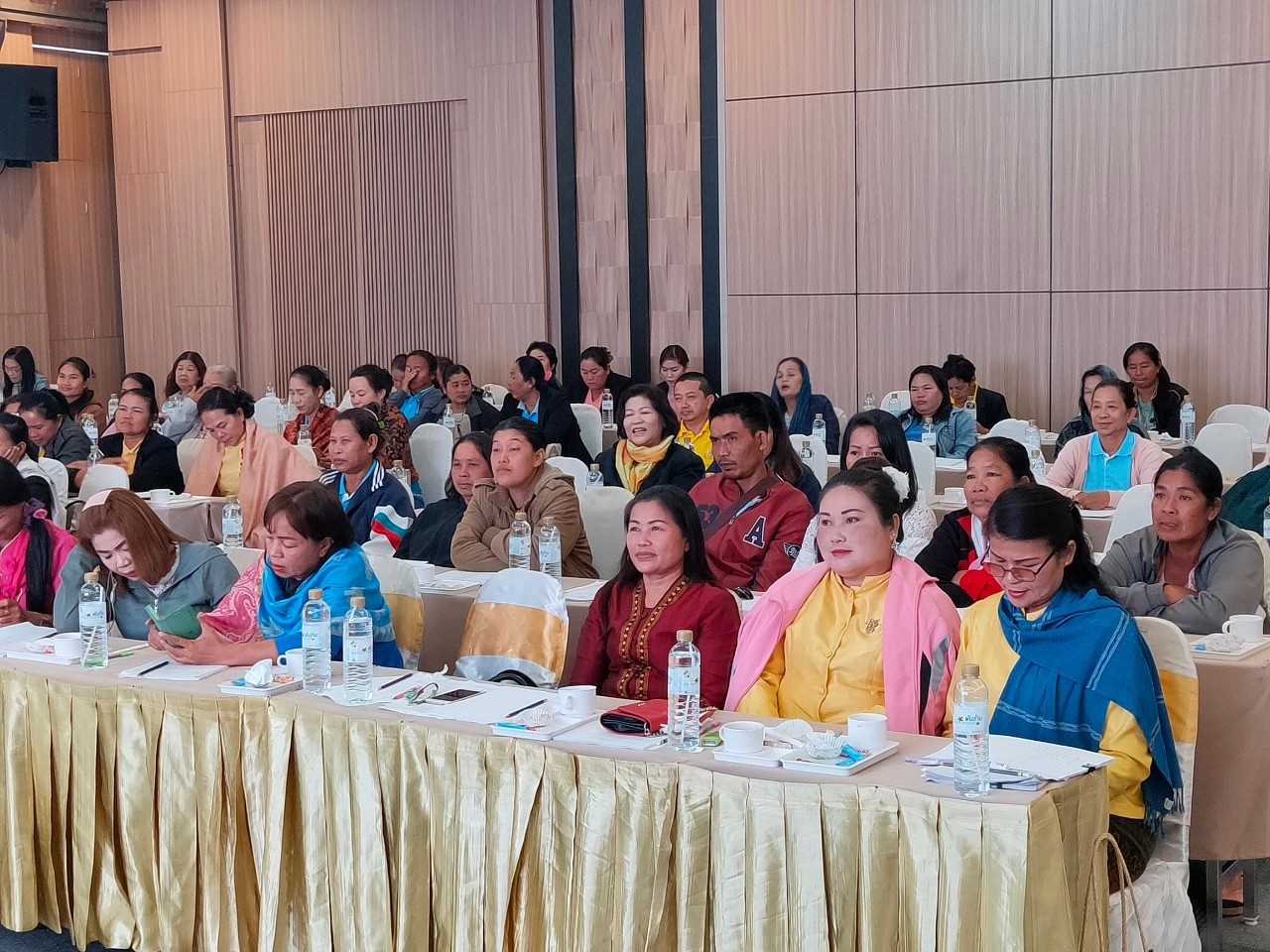 พช.หนองคาย โครงการส่งเสริมทักษะอาชีพสตรี เพื่อการบริหารจัดการหนี้ กิจกรรมที่ 1 ประชุมเสริมทักษะอาชีพสตรีเพื่อการบริหารจัดการหนี้