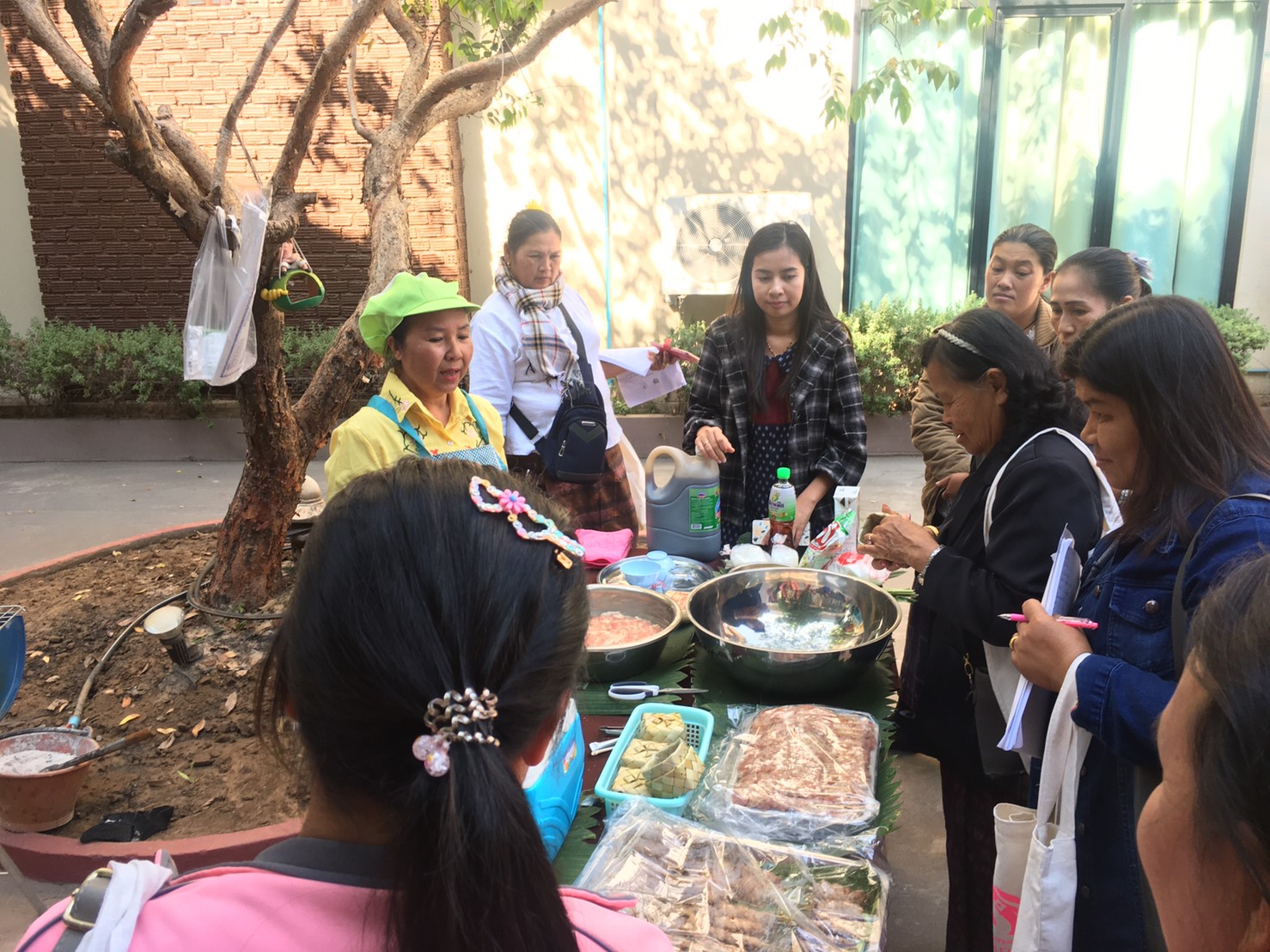 พช.หนองคาย โครงการส่งเสริมทักษะอาชีพสตรี เพื่อการบริหารจัดการหนี้ กิจกรรมที่ 1 ประชุมเสริมทักษะอาชีพสตรีเพื่อการบริหารจัดการหนี้