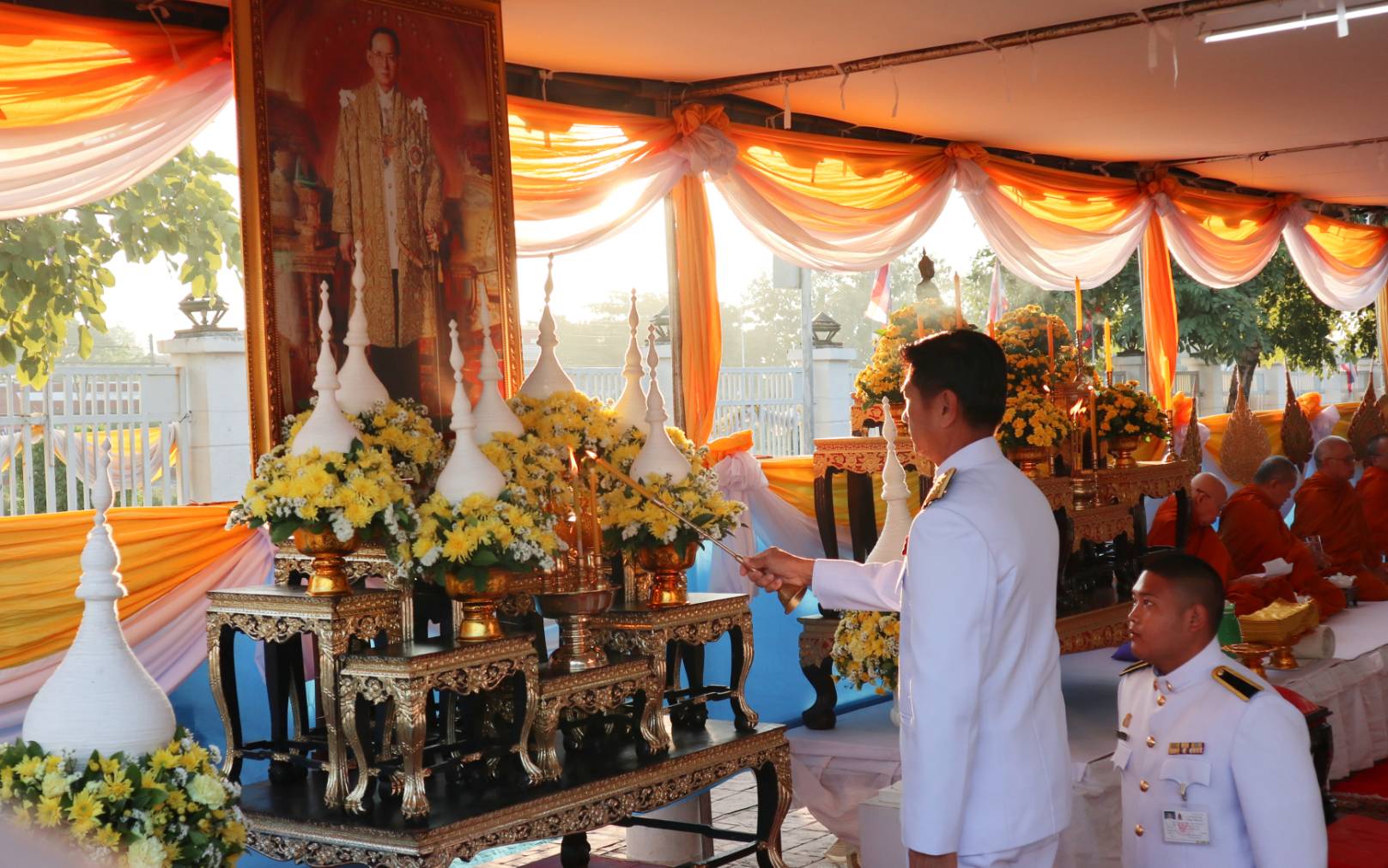 พช.หนองคาย ร่ร่วมพิธีทำบุญตักบาตรเนื่องในวันพ่อแห่งชาติ 5 ธันวาคม 2562