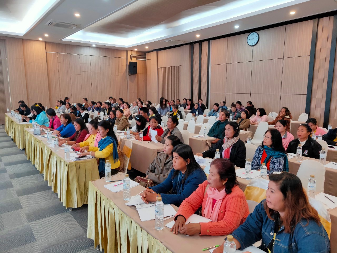 พช.หนองคาย โครงการส่งเสริมทักษะอาชีพสตรี เพื่อการบริหารจัดการหนี้ กิจกรรมที่ 1 ประชุมเสริมทักษะอาชีพสตรีเพื่อการบริหารจัดการหนี้