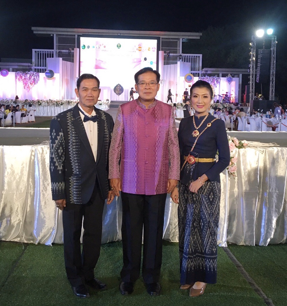 พช.หนองคาย ร่วมงานเดินแบบผ้าไทยเพื่อการกุศล “อิ่มบุญ อุ่นรัก” ปีที่ 3