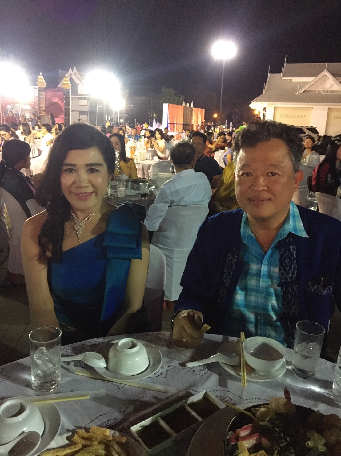 พช.หนองคาย ร่วมงานเดินแบบผ้าไทยเพื่อการกุศล “อิ่มบุญ อุ่นรัก” ปีที่ 3