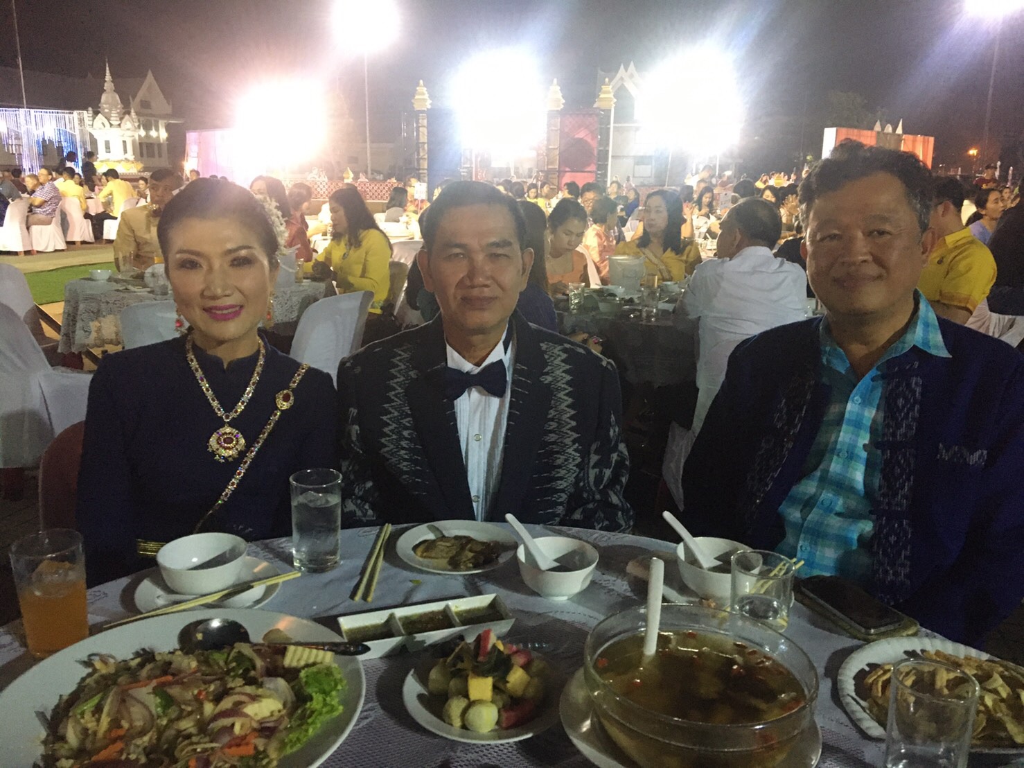 พช.หนองคาย ร่วมงานเดินแบบผ้าไทยเพื่อการกุศล “อิ่มบุญ อุ่นรัก” ปีที่ 3