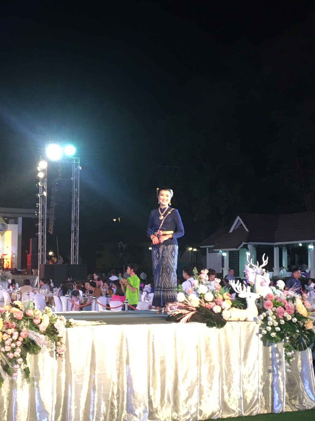 พช.หนองคาย ร่วมงานเดินแบบผ้าไทยเพื่อการกุศล “อิ่มบุญ อุ่นรัก” ปีที่ 3