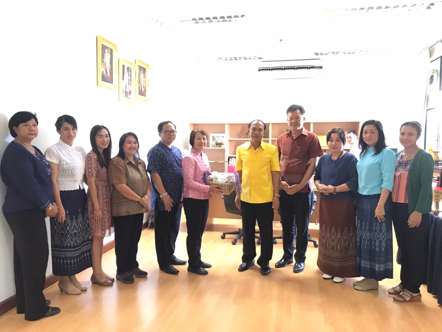 สพจ.หนองคาย เข้าขอพรปีใหม่ จากผู้บริหารจังหวัดหนองคาย