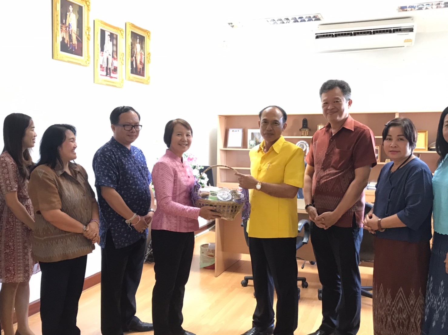 สพจ.หนองคาย เข้าขอพรปีใหม่ จากผู้บริหารจังหวัดหนองคาย