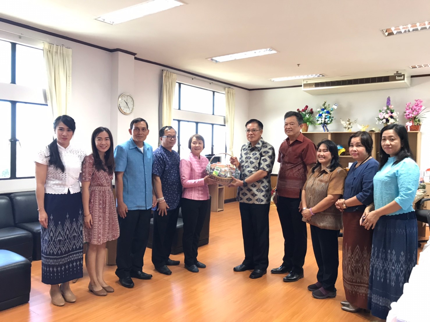 สพจ.หนองคาย เข้าขอพรปีใหม่ จากผู้บริหารจังหวัดหนองคาย