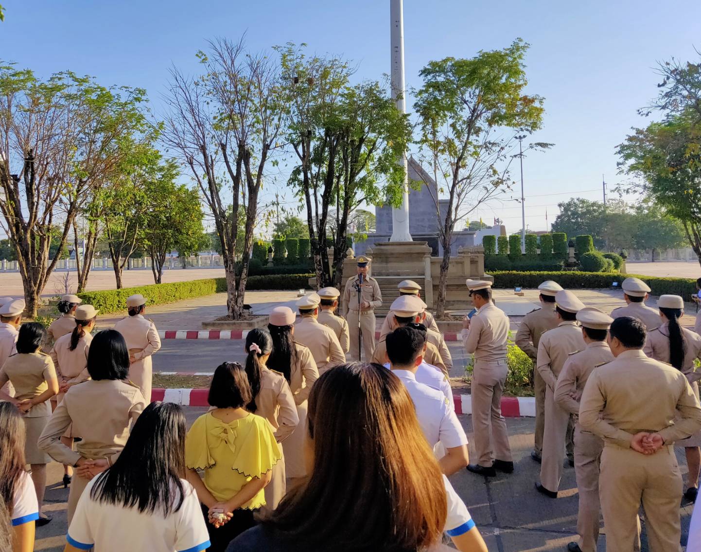 พช.หนองคาย เข้าแถวเคารพธงชาติไทย ประจำวันจันทร์ที่ 6 ม.ค. 63