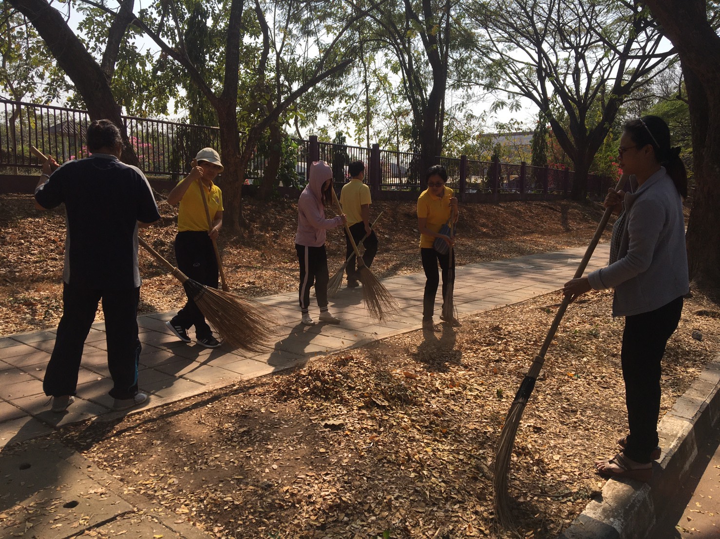 พช.หนองคาย ร่วมกิจกรรมตามแผนปฏิบัติงานโครงการบ้านสวย เมืองงาม “หนองคายเมืองท่องเที่ยวและน่าอยู่ ริมฝั่งโขง” ณ บริเวณถนนข้างศูนย์ราชการฝั่งเอเชียพีค