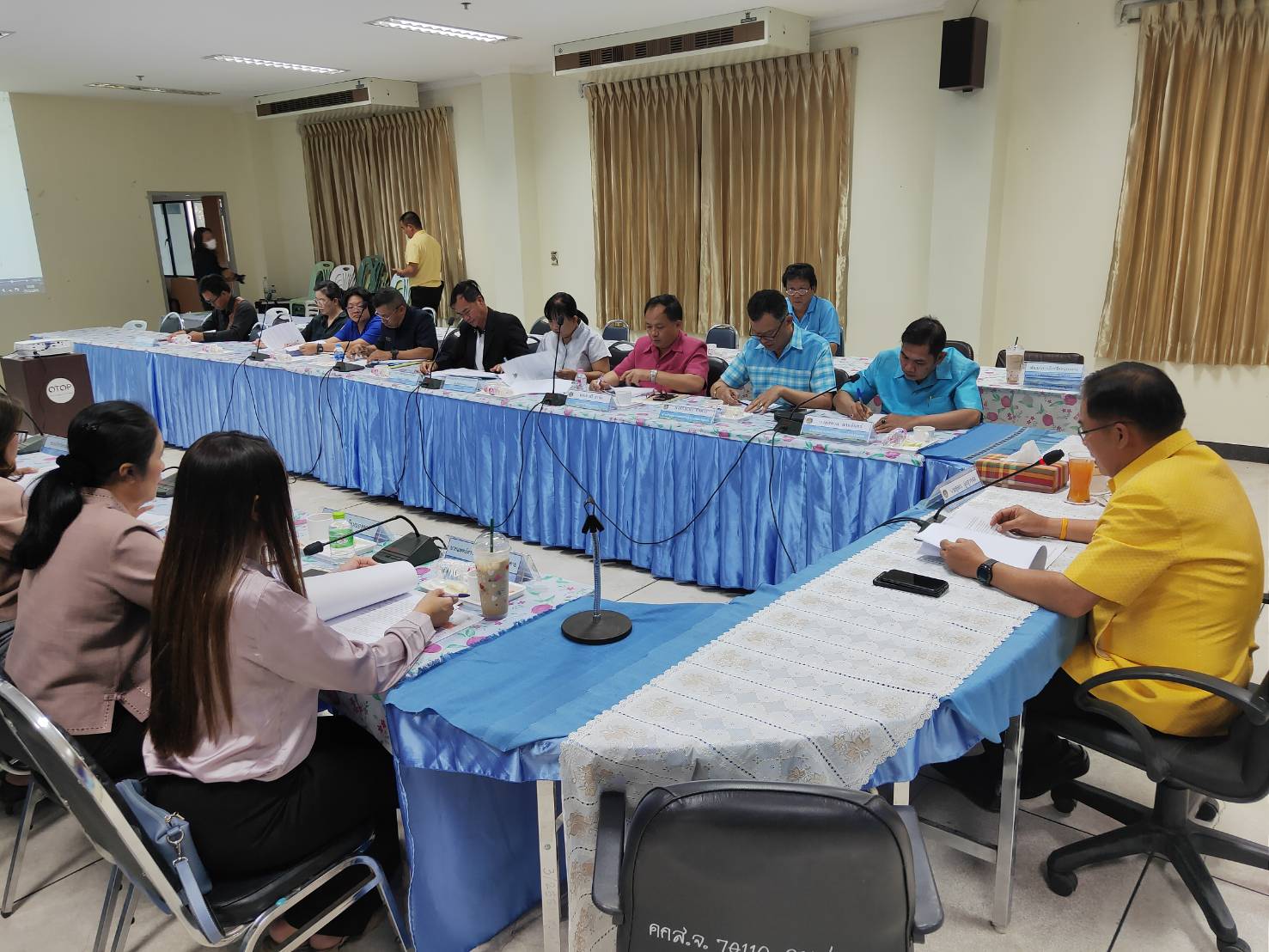 หนองคาย…ประชุม คณะกรรมการขับเคลื่อนศูนย์แสดงและจำหน่ายผลิตภัณฑ์ OTOP จังหวัดหนองคาย ครั้งที่ 1/2563