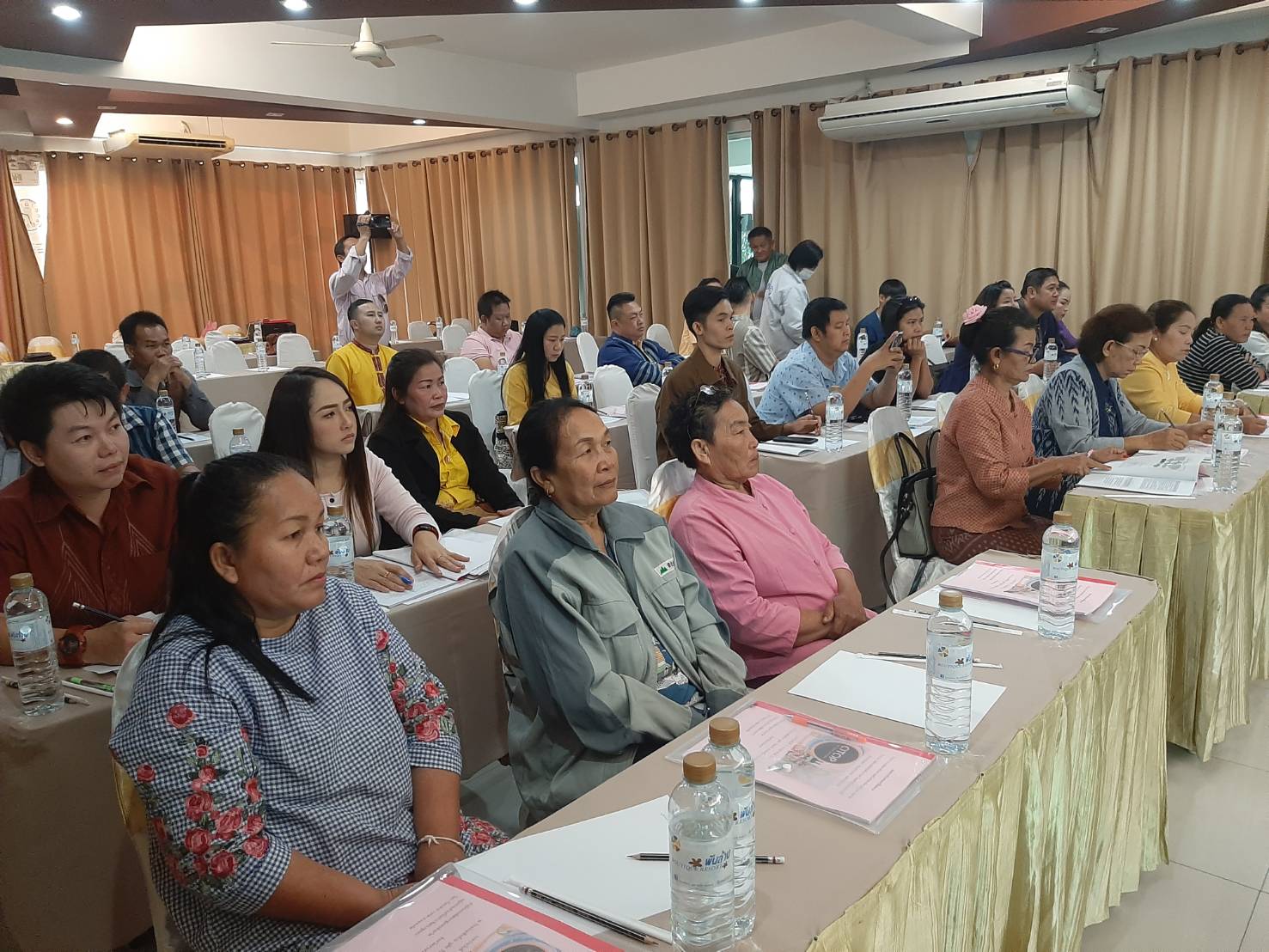 หนองคาย . . . ดำเนินโครงการ การพัฒนาศักยภาพเครือข่ายองค์ความรู้ KBO จังหวัด : กิจกรรมพัฒนาผลิตภัณฑ์ OTOP โดยเครือข่ายองค์ความรู้ (Knowledge-Based OTOP:KBO) จังหวัด