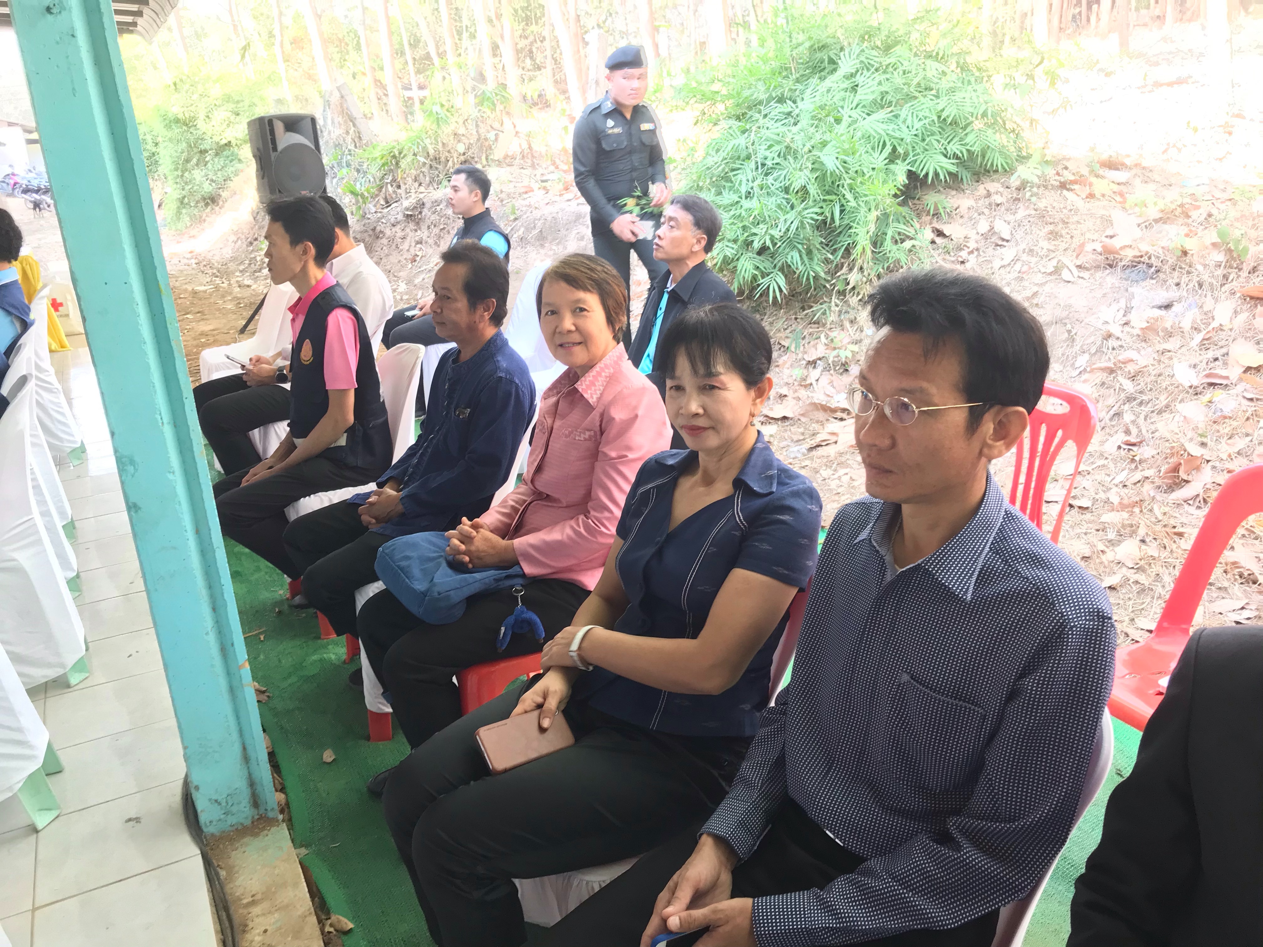 รกท.พจ.หนองคาย ร่วมโครงการปกป้องและเชิดชูสถาบันพระมหากษัตริย์ และหน่วยบำบัดทุกข์ บำรุงสุข จังหวัดหนองคาย ประจำเดือน กุมภาพันธ์ 2563 ณ โรงเรียนผาตั้ง ตำบลผาตั้ง อำเภอสังคม