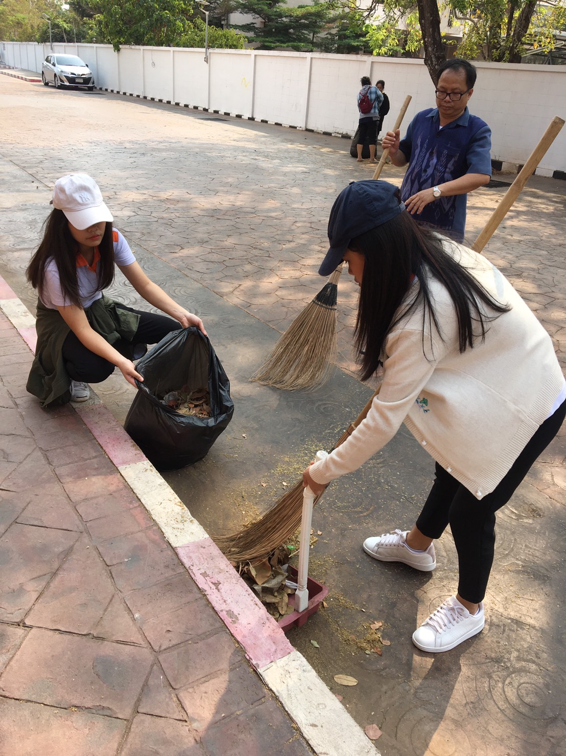 พช.หนองคาย ร่วมกิจกรรมตามแผนปฏิบัติงานโครงการบ้านสวย เมืองงาม “หนองคายเมืองท่องเที่ยวและน่าอยู่ ริมฝั่งโขง” ณ บริเวณศูนย์OTOP หนองคาย