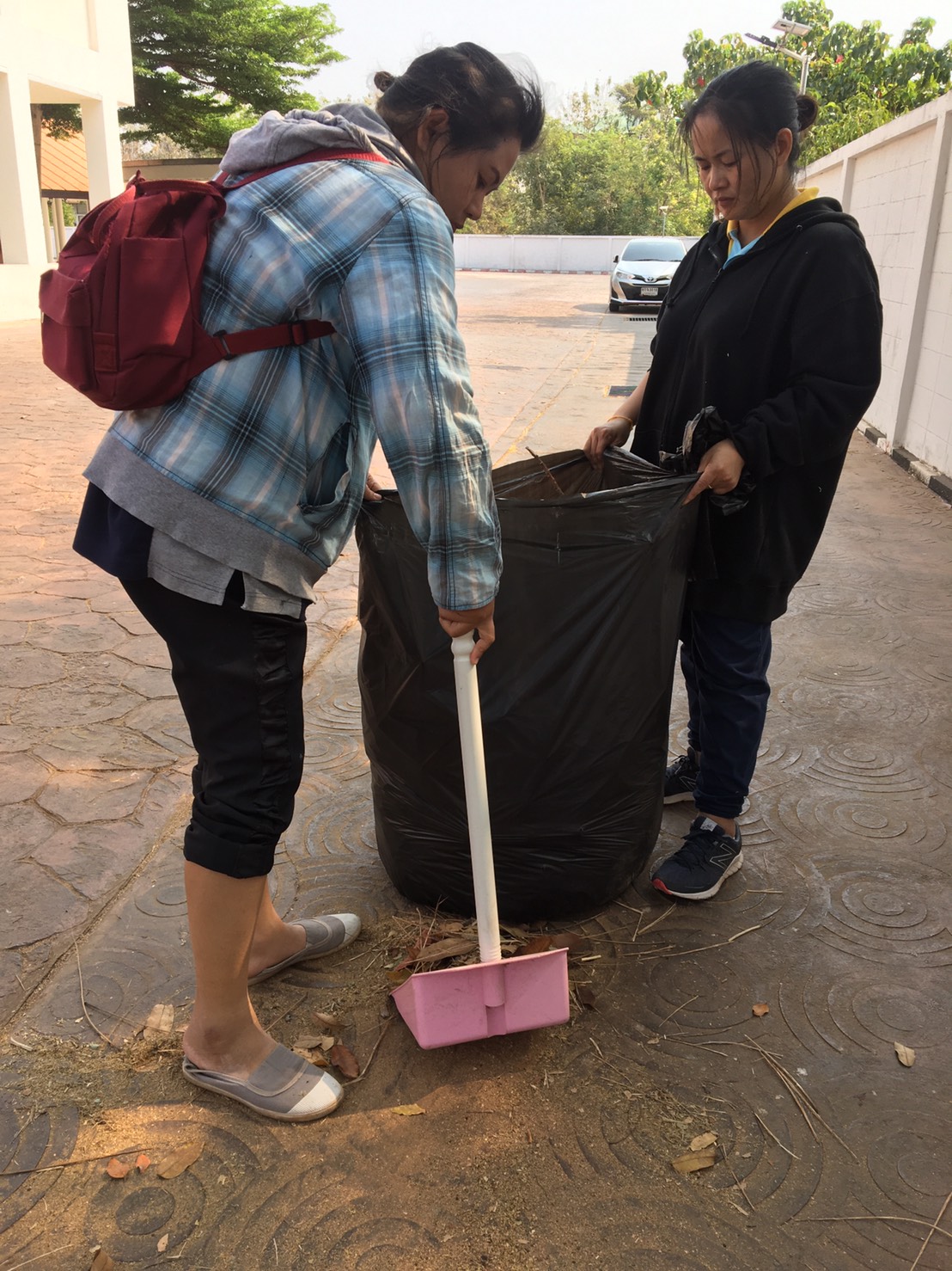 พช.หนองคาย ร่วมกิจกรรมตามแผนปฏิบัติงานโครงการบ้านสวย เมืองงาม “หนองคายเมืองท่องเที่ยวและน่าอยู่ ริมฝั่งโขง” ณ บริเวณศูนย์OTOP หนองคาย