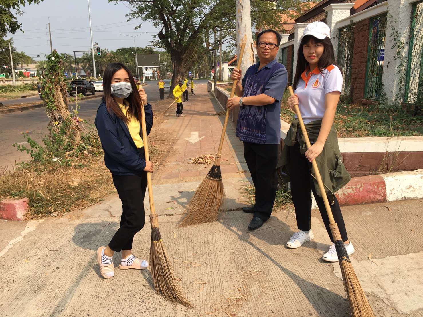 พช.หนองคาย ร่วมกิจกรรมตามแผนปฏิบัติงานโครงการบ้านสวย เมืองงาม “หนองคายเมืองท่องเที่ยวและน่าอยู่ ริมฝั่งโขง” ณ บริเวณศูนย์OTOP หนองคาย