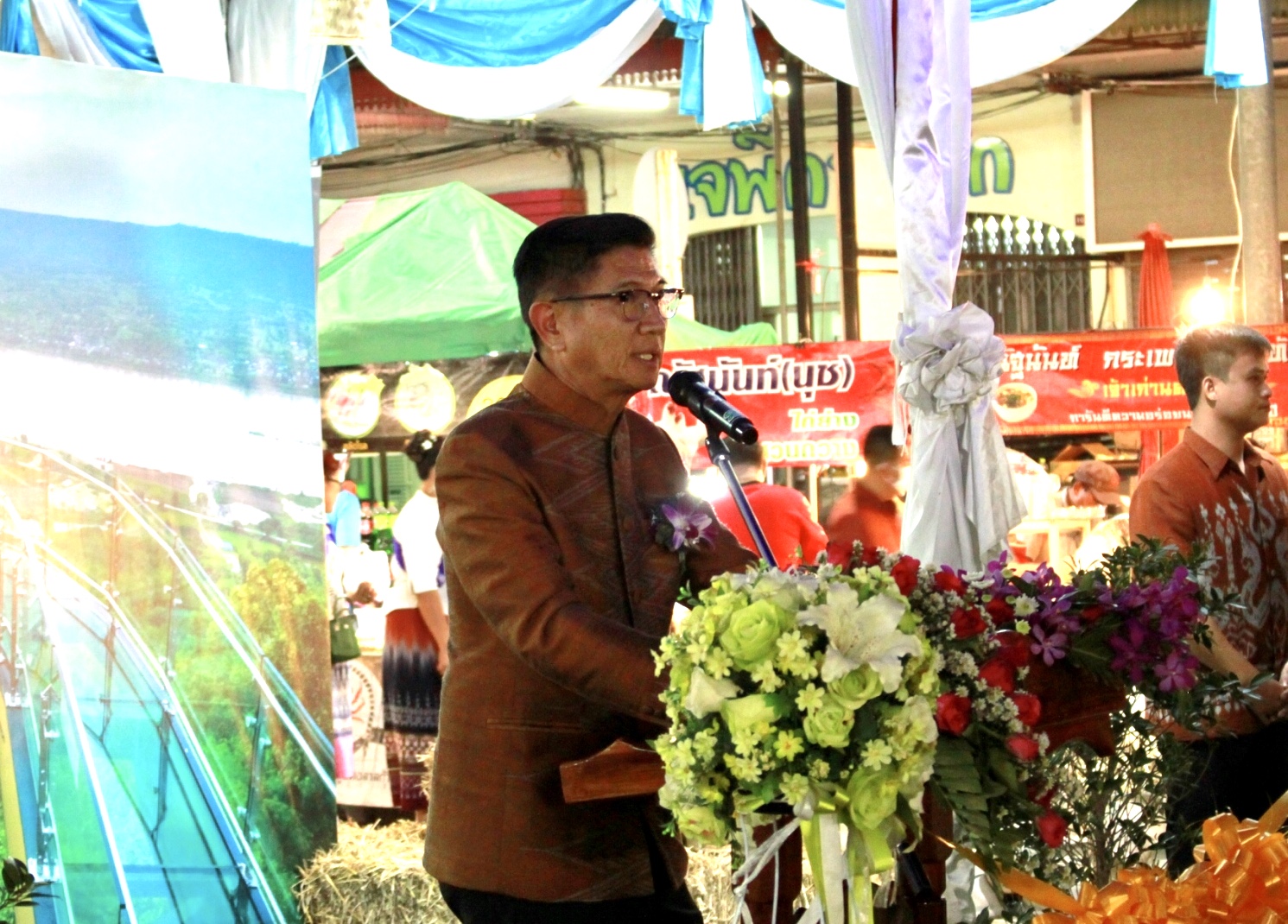 พช.หนองคาย จัดงาน แสดงและจำหน่ายผลิตภัณฑ์ OTOP จังหวัดหนองคาย ในงานฉลองอนุสาวรีย์ปราบฮ่อ ใต้ร่มพระบารมี 193 ปี เมืองหนองคาย และงานกาชาด จังหวัดหนองคาย พ.ศ. 2563