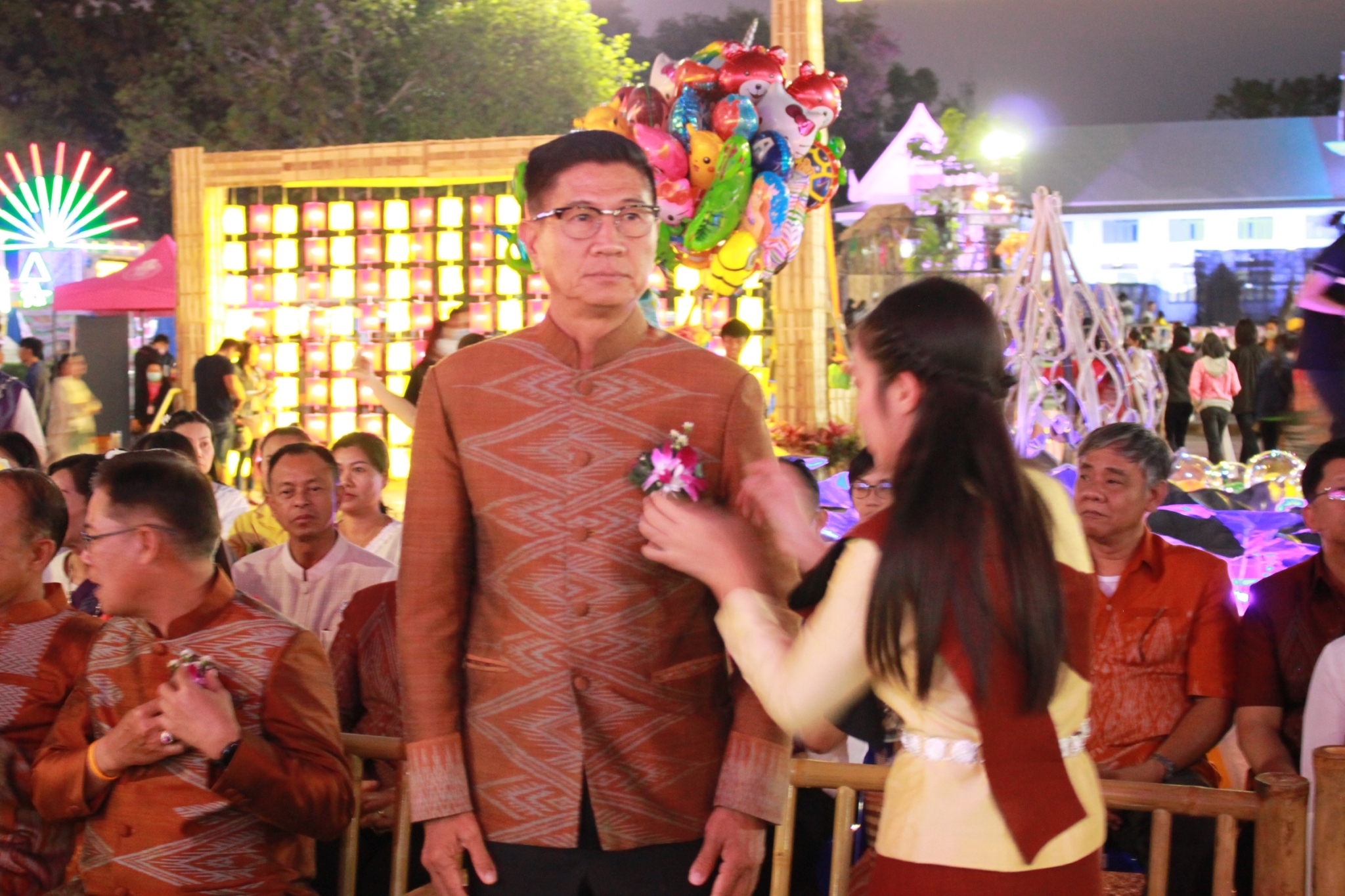 พช.หนองคาย จัดงาน แสดงและจำหน่ายผลิตภัณฑ์ OTOP จังหวัดหนองคาย ในงานฉลองอนุสาวรีย์ปราบฮ่อ ใต้ร่มพระบารมี 193 ปี เมืองหนองคาย และงานกาชาด จังหวัดหนองคาย พ.ศ. 2563