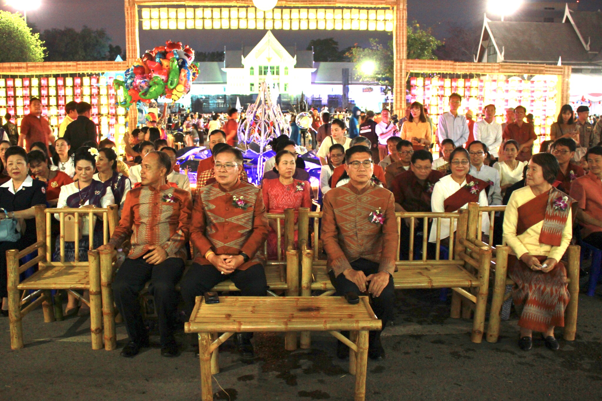 พช.หนองคาย จัดงาน แสดงและจำหน่ายผลิตภัณฑ์ OTOP จังหวัดหนองคาย ในงานฉลองอนุสาวรีย์ปราบฮ่อ ใต้ร่มพระบารมี 193 ปี เมืองหนองคาย และงานกาชาด จังหวัดหนองคาย พ.ศ. 2563