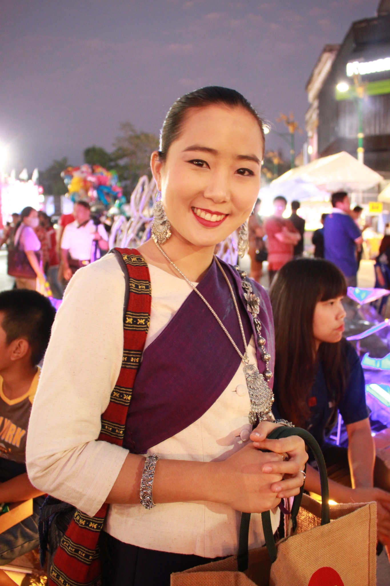 พช.หนองคาย จัดงาน แสดงและจำหน่ายผลิตภัณฑ์ OTOP จังหวัดหนองคาย ในงานฉลองอนุสาวรีย์ปราบฮ่อ ใต้ร่มพระบารมี 193 ปี เมืองหนองคาย และงานกาชาด จังหวัดหนองคาย พ.ศ. 2563